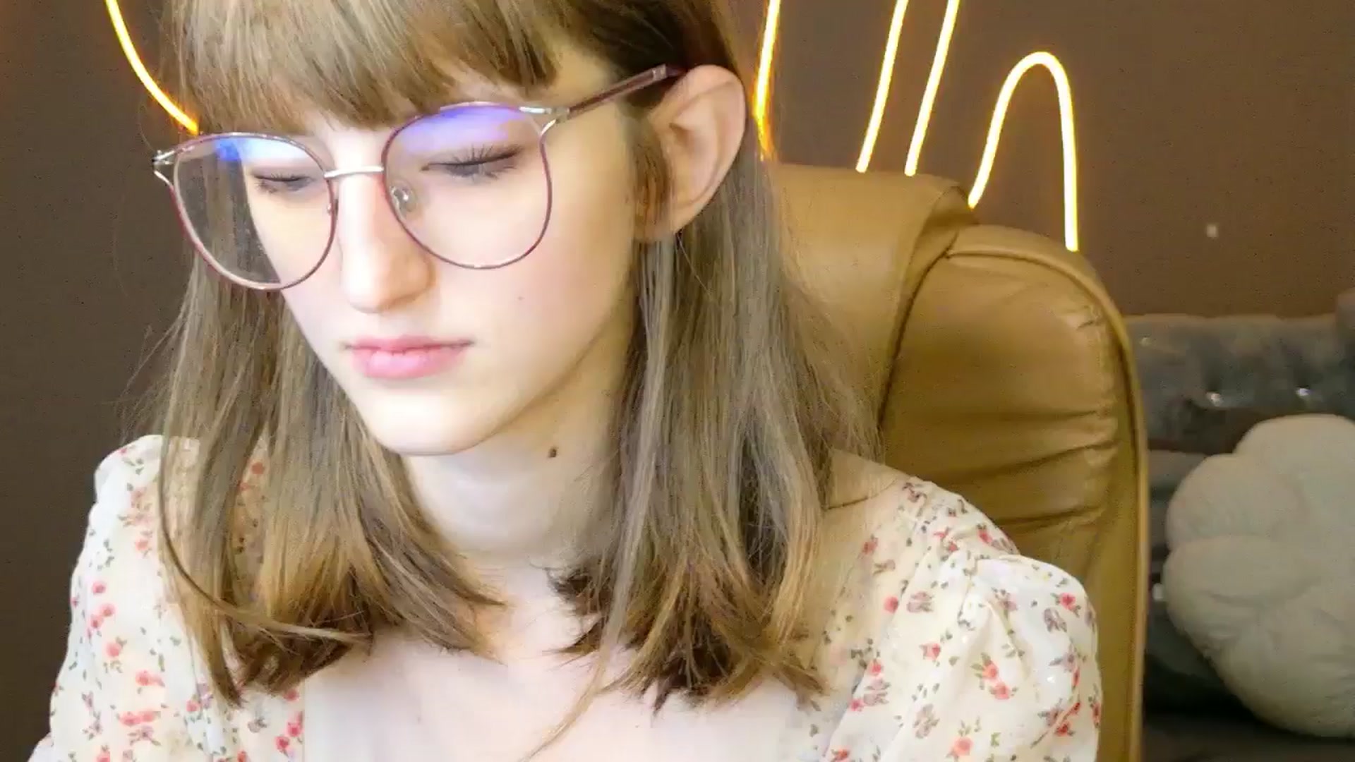 Gallery image thumbnail from EmyLure's myfreecams stream on, 09/13/2025, 17:56 image 10 of 20