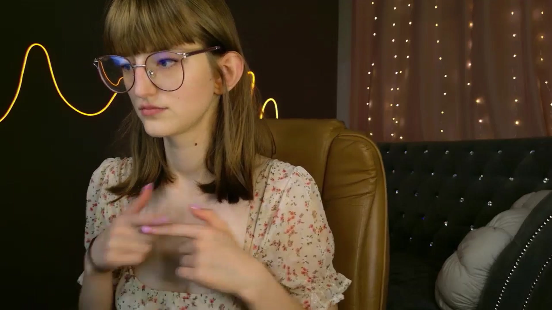 Gallery image thumbnail from EmyLure's myfreecams stream on, 09/14/2025, 18:15 image 19 of 20