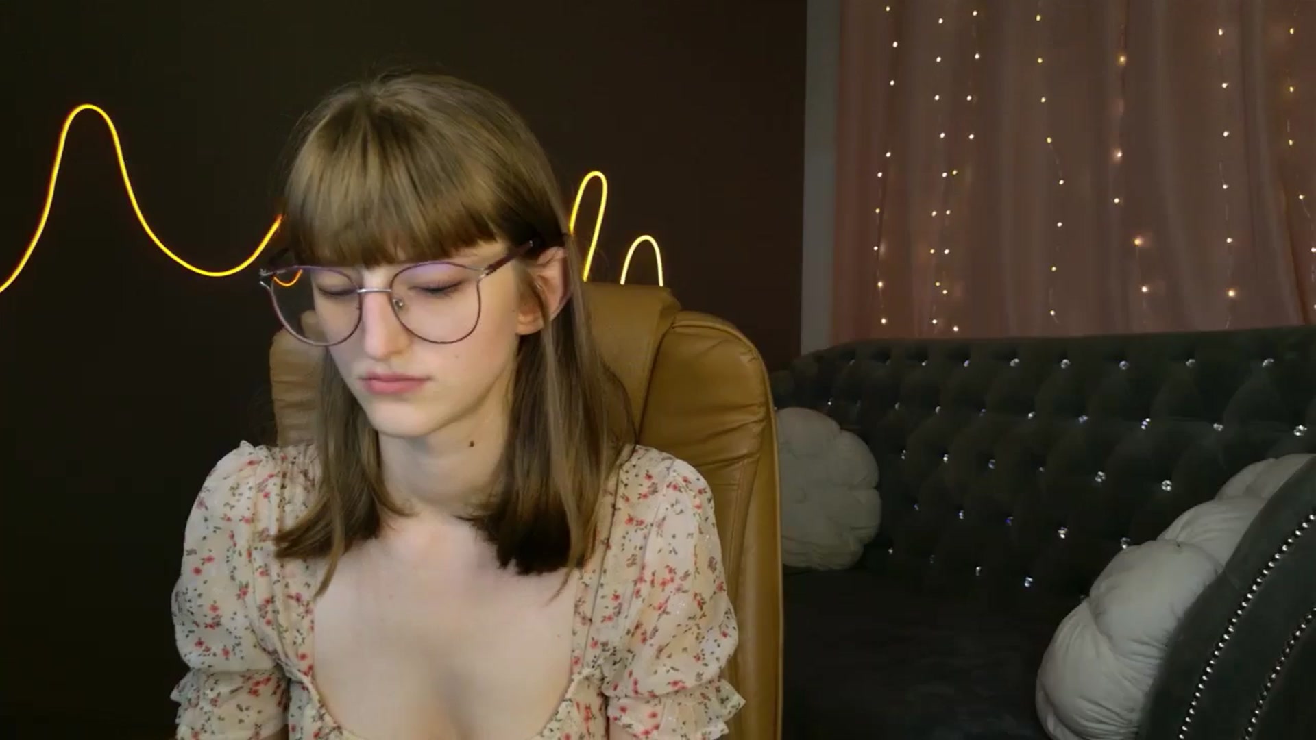 Gallery image thumbnail from EmyLure's myfreecams stream on, 09/14/2025, 18:15 image 9 of 20