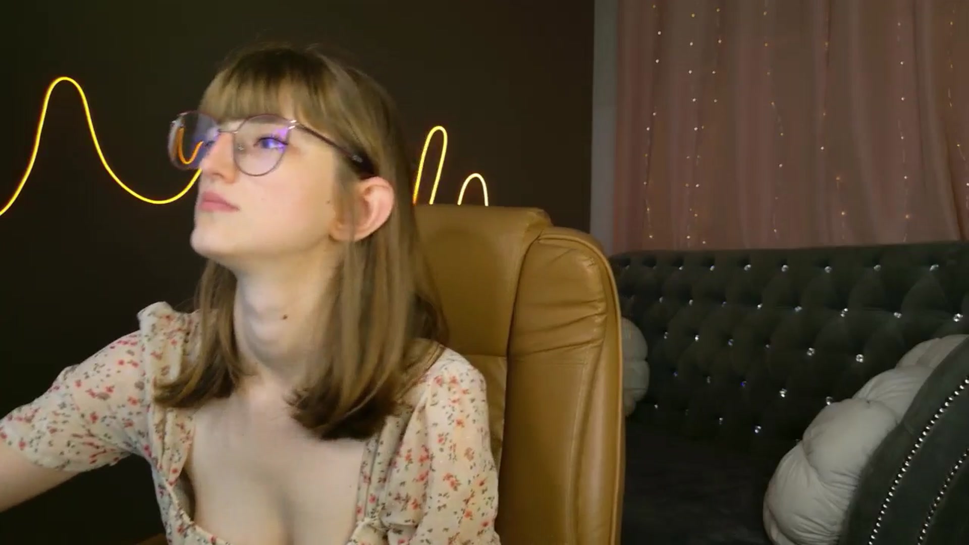 Gallery image thumbnail from EmyLure's myfreecams stream on, 09/14/2025, 18:15 image 2 of 20
