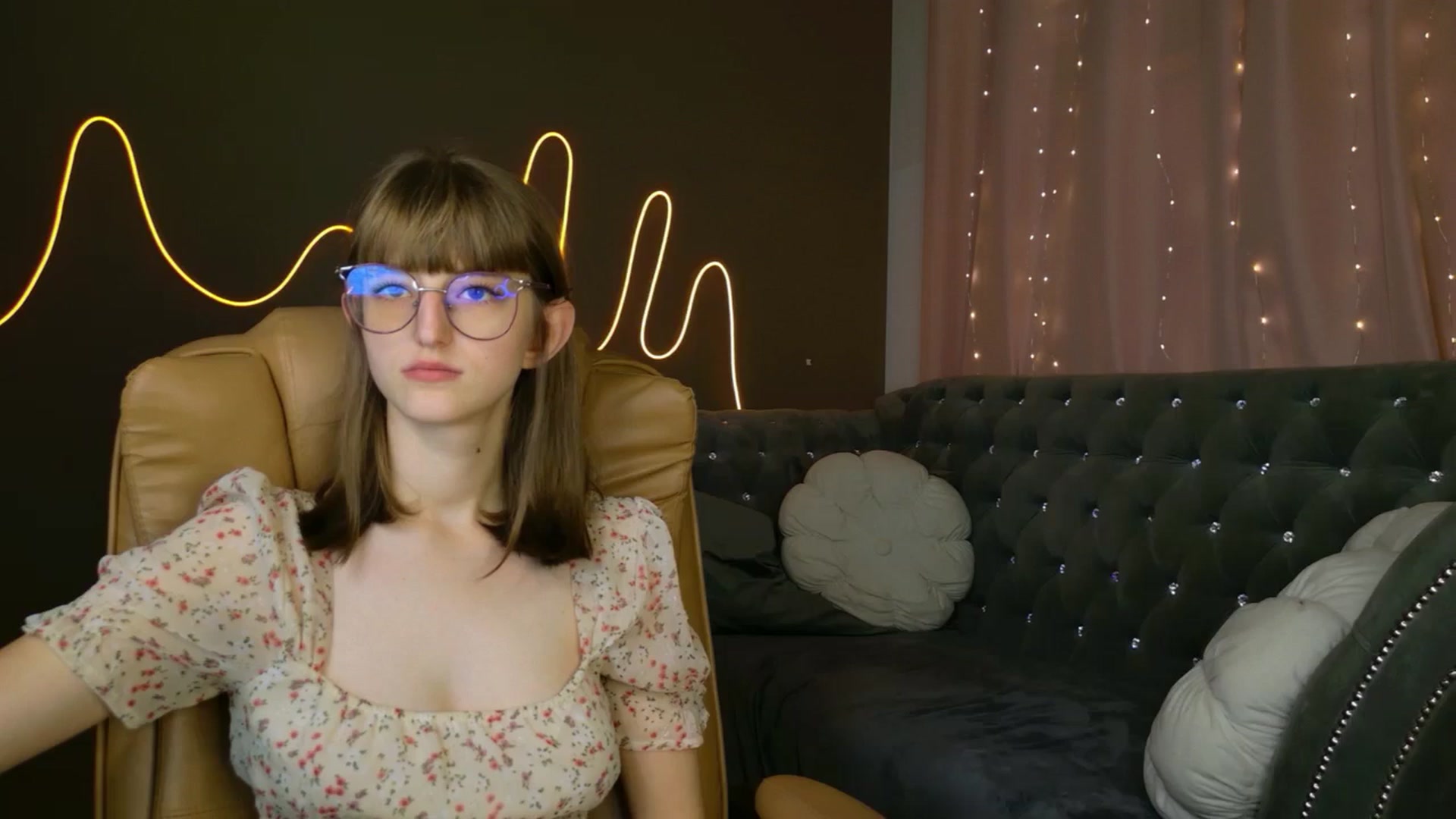 Gallery image thumbnail from EmyLure's myfreecams stream on, 09/14/2025, 18:15 image 11 of 20