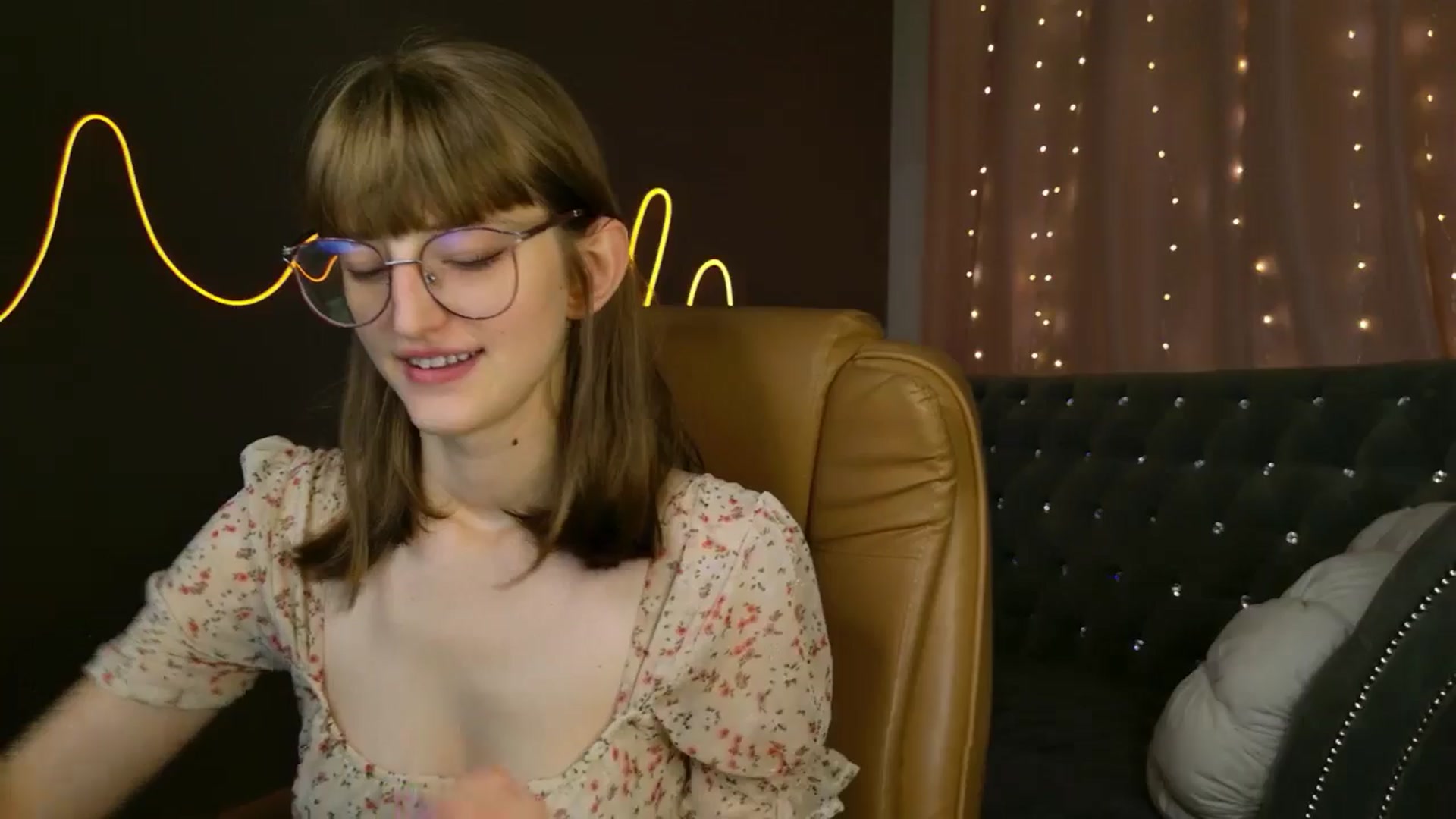 Gallery image thumbnail from EmyLure's myfreecams stream on, 09/14/2025, 18:15 image 12 of 20