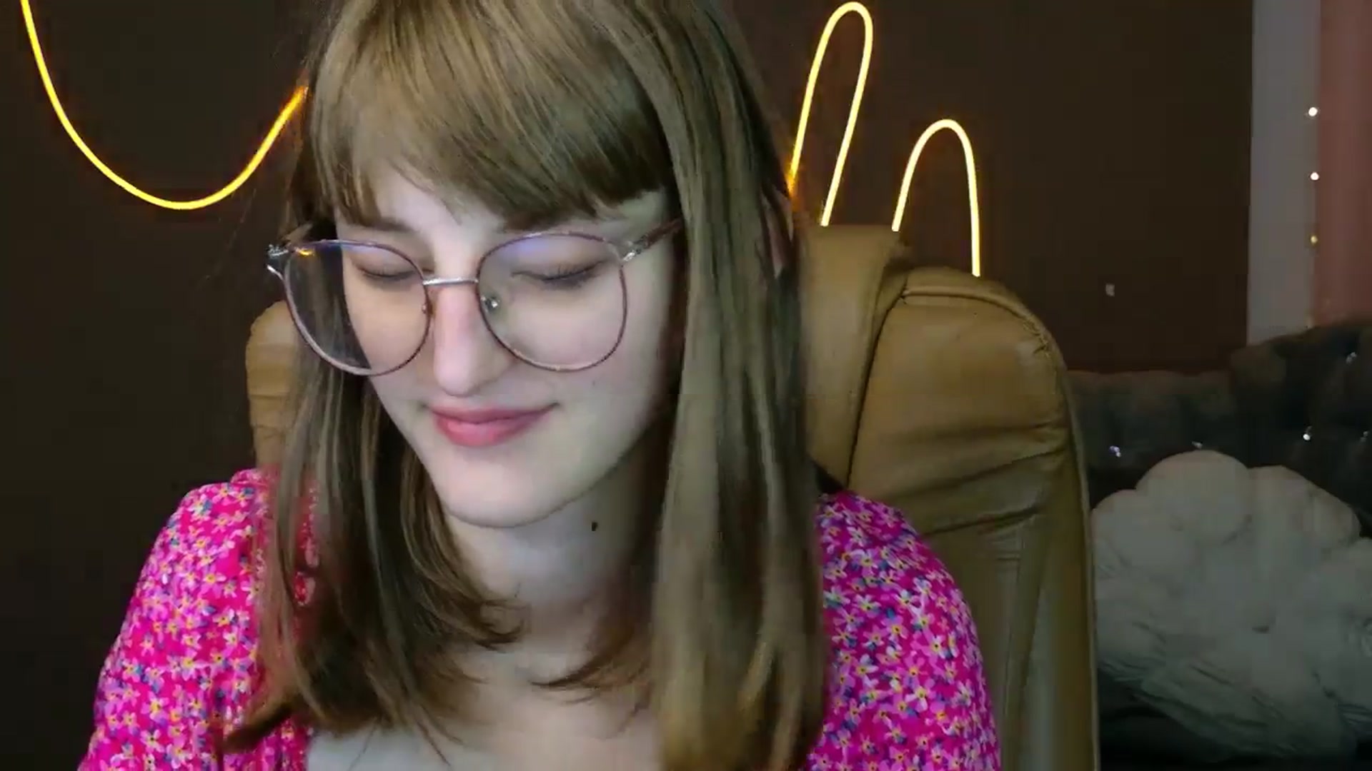 Gallery image thumbnail from EmyLure's myfreecams stream on, 09/16/2025, 16:33 image 12 of 20