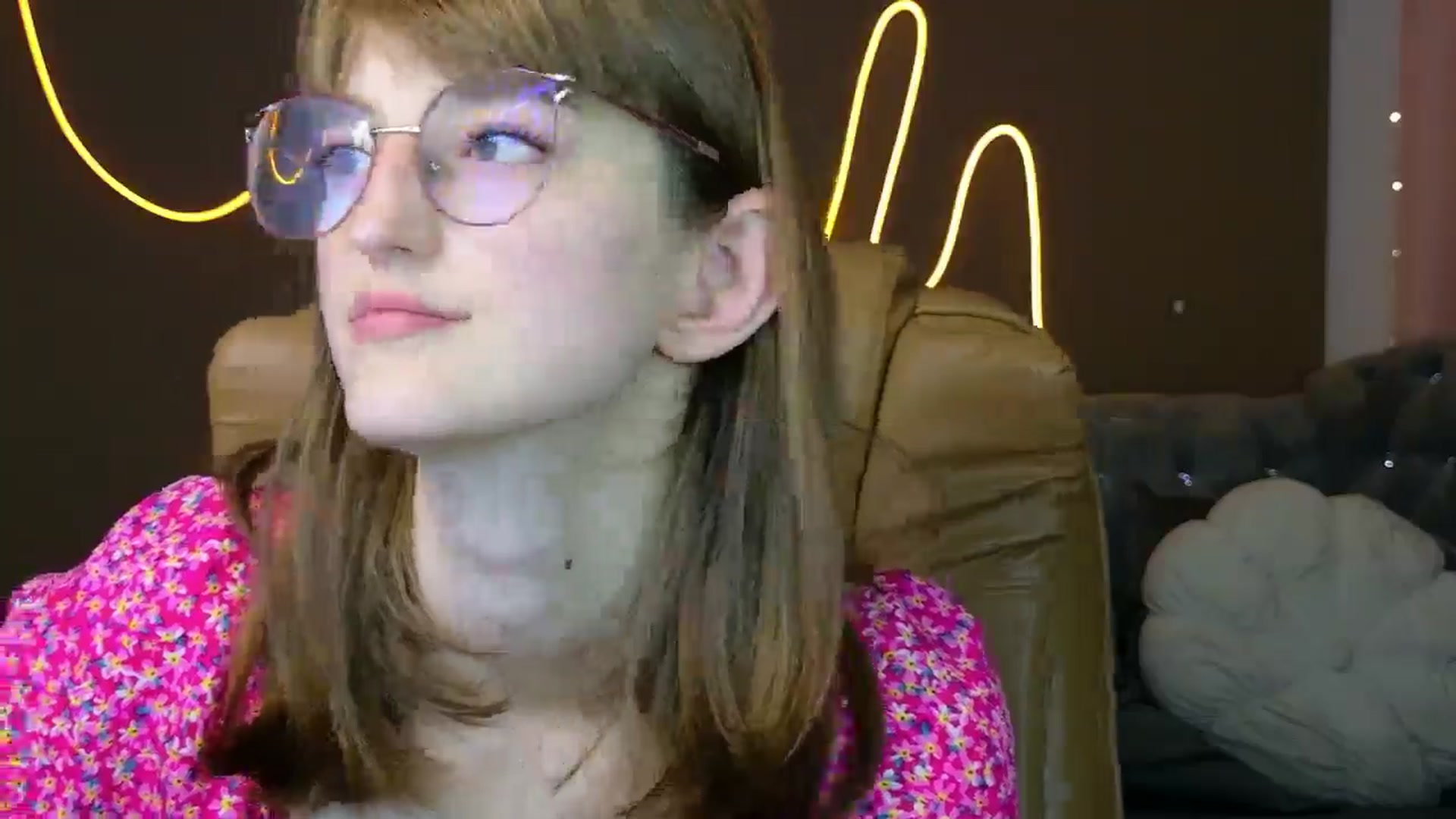 Gallery image thumbnail from EmyLure's myfreecams stream on, 09/16/2025, 16:33 image 4 of 20