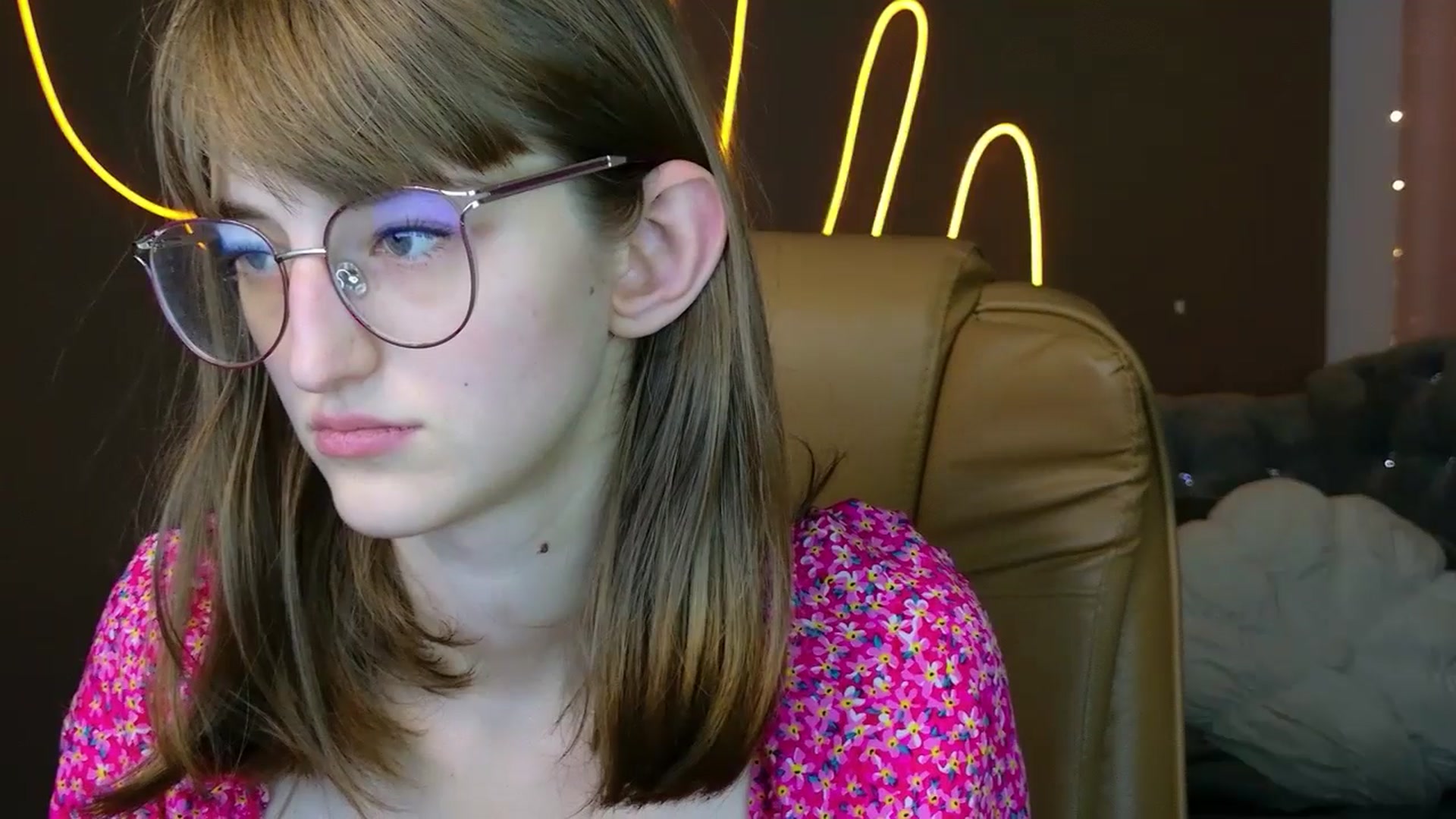 Gallery image thumbnail from EmyLure's myfreecams stream on, 09/16/2025, 16:33 image 10 of 20