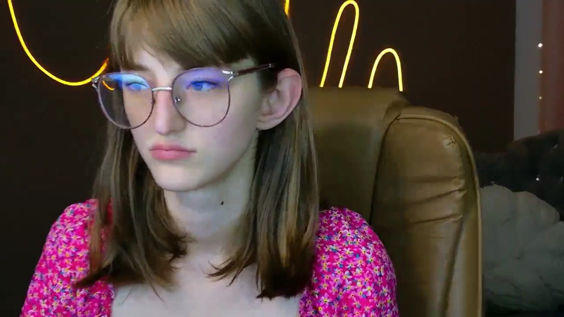 Gallery image thumbnail from EmyLure's myfreecams stream on, 09/16/2025, 16:33 image 14 of 20