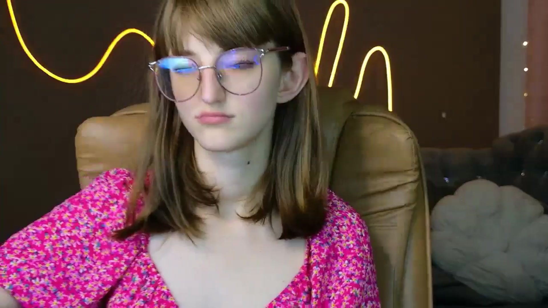 Gallery image thumbnail from EmyLure's myfreecams stream on, 09/16/2025, 16:33 image 16 of 20