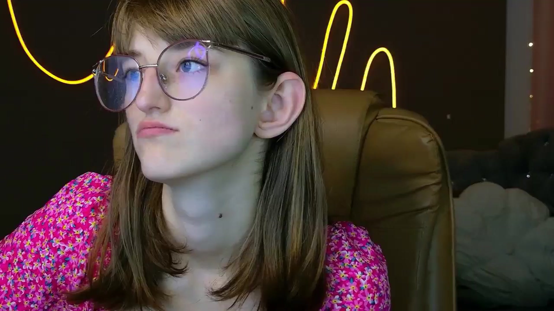 Gallery image thumbnail from EmyLure's myfreecams stream on, 09/16/2025, 16:33 image 13 of 20