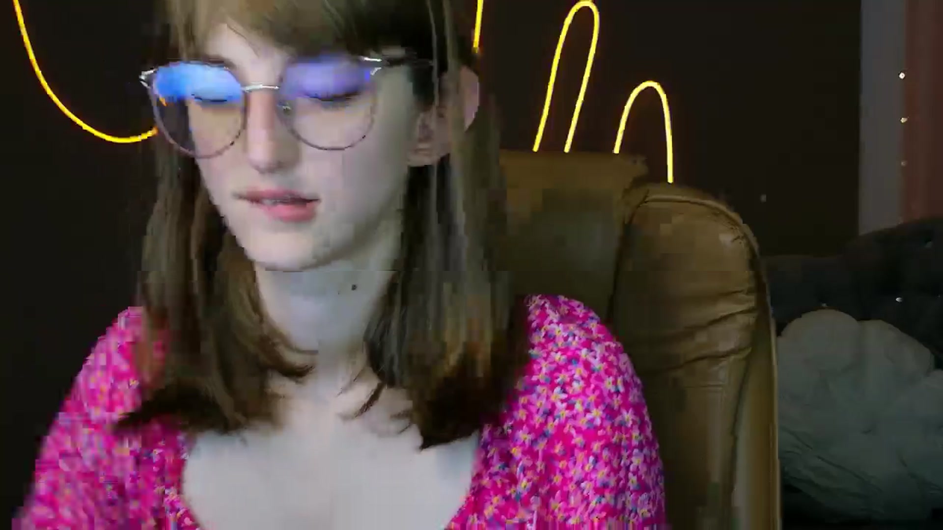 Gallery image thumbnail from EmyLure's myfreecams stream on, 09/16/2025, 16:33 image 8 of 20