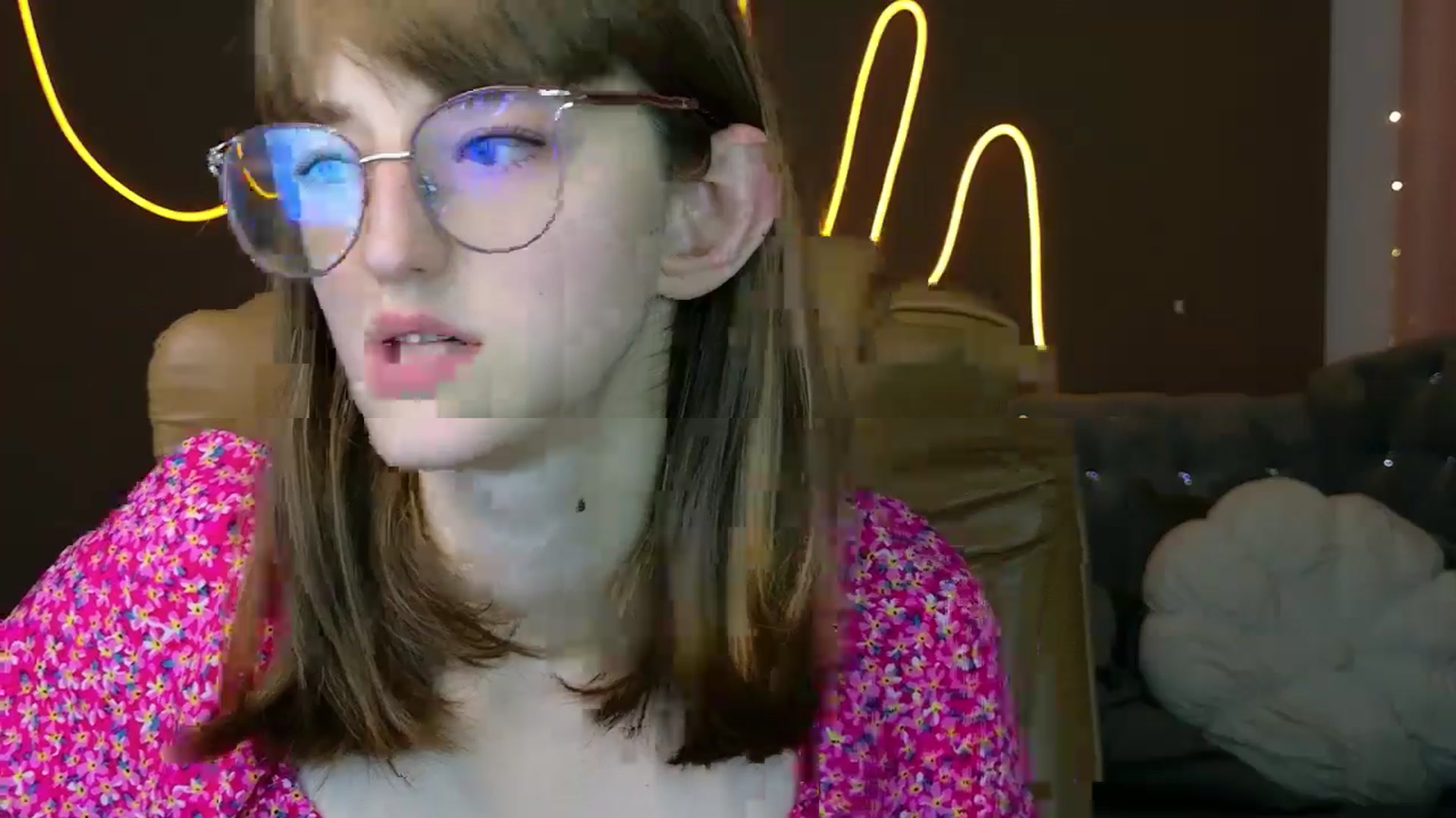 Gallery image thumbnail from EmyLure's myfreecams stream on, 09/16/2025, 16:33 image 18 of 20