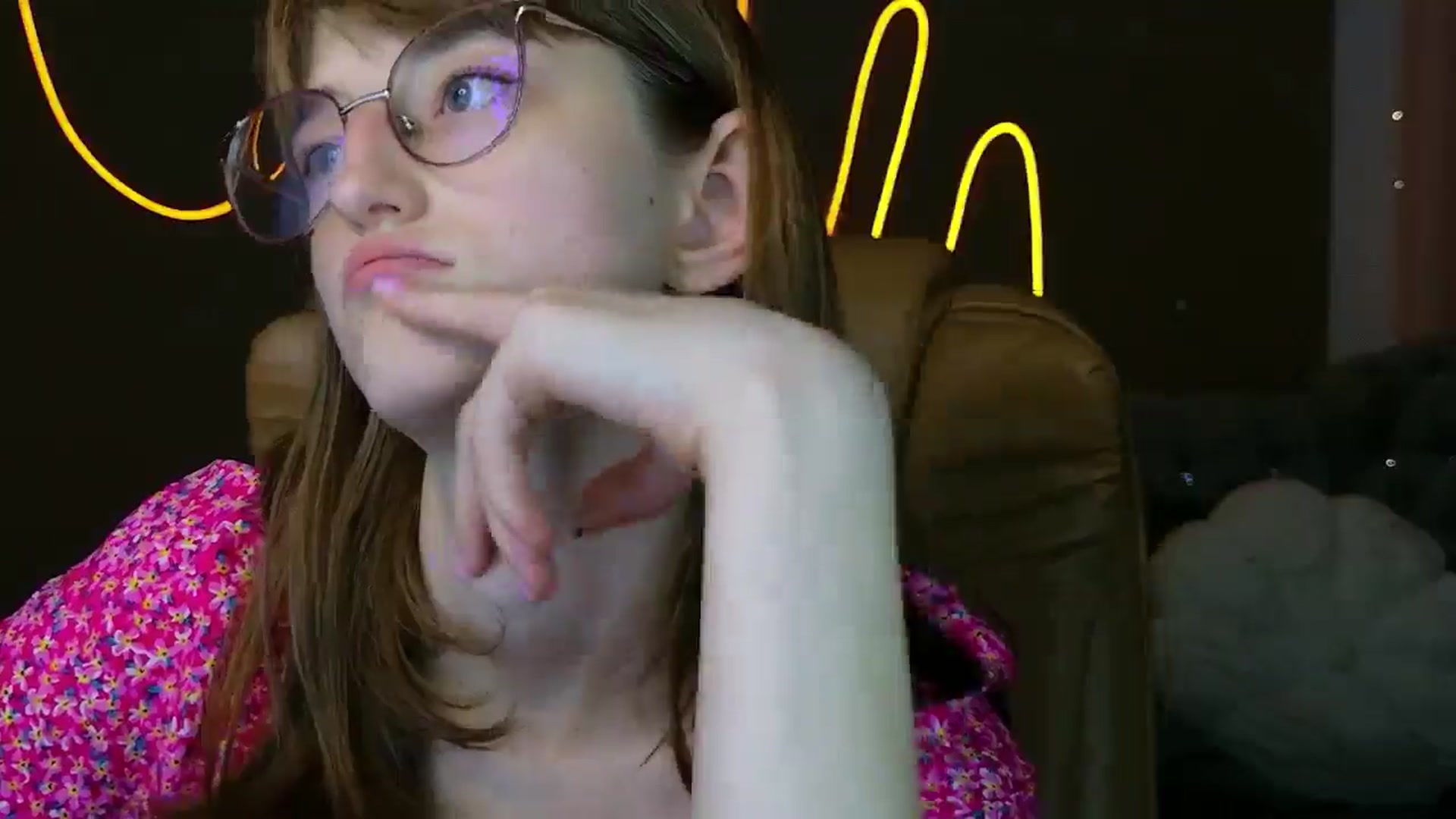Gallery image thumbnail from EmyLure's myfreecams stream on, 09/16/2025, 16:33 image 9 of 20