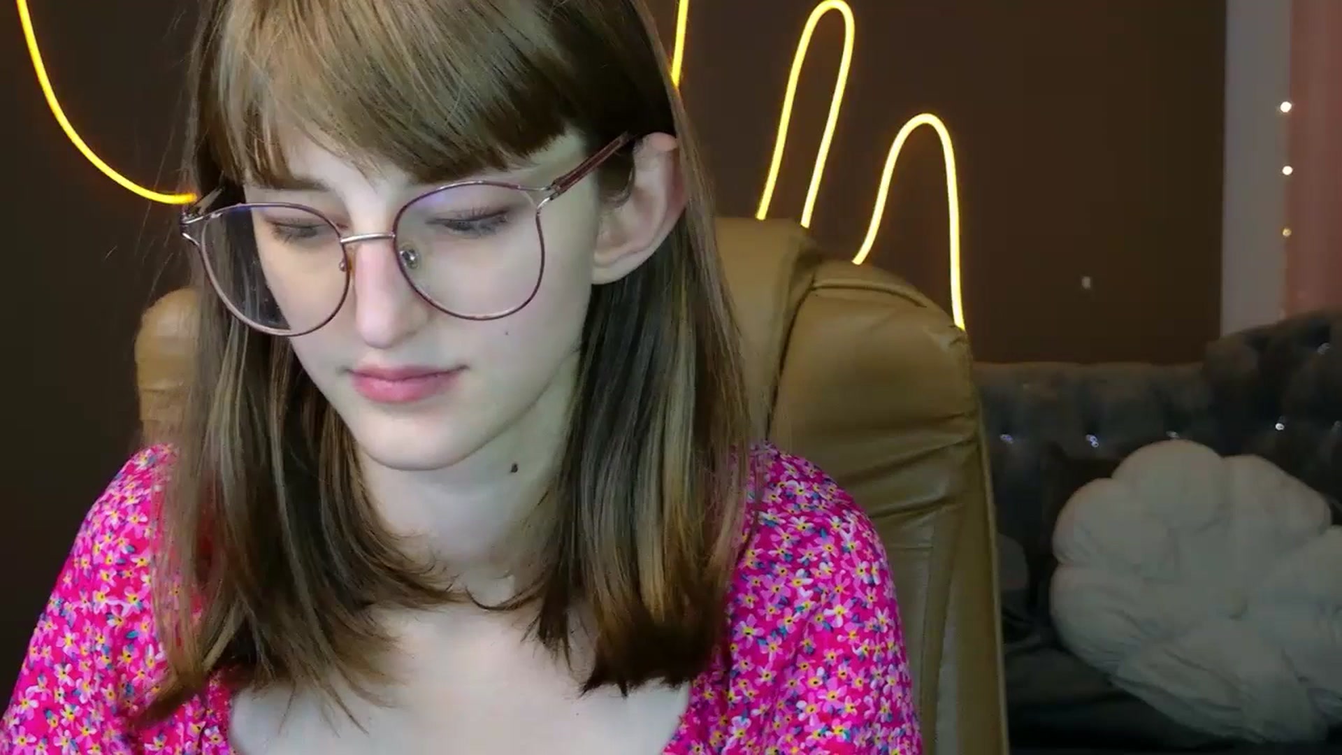Gallery image thumbnail from EmyLure's myfreecams stream on, 09/16/2025, 16:33 image 20 of 20