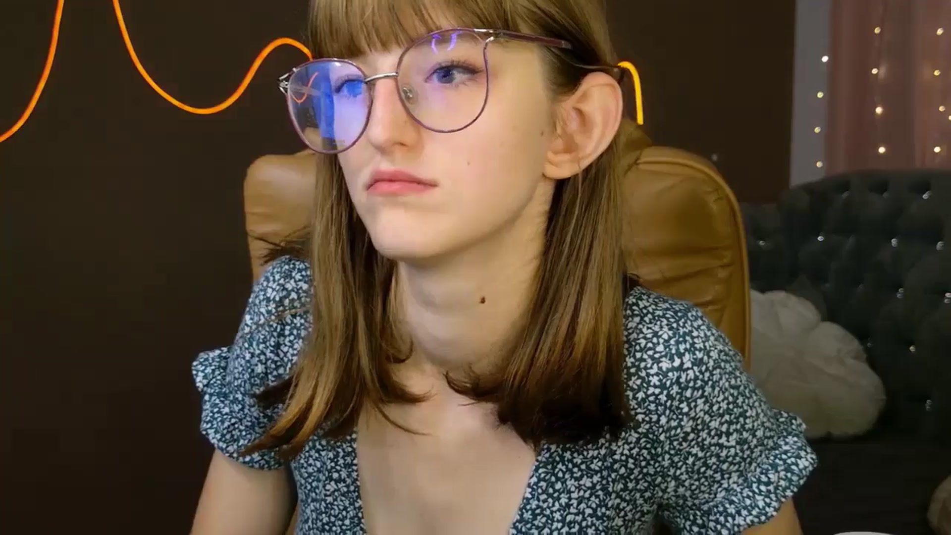 Gallery image thumbnail from EmyLure's myfreecams stream on, 09/21/2025, 17:04 image 7 of 20