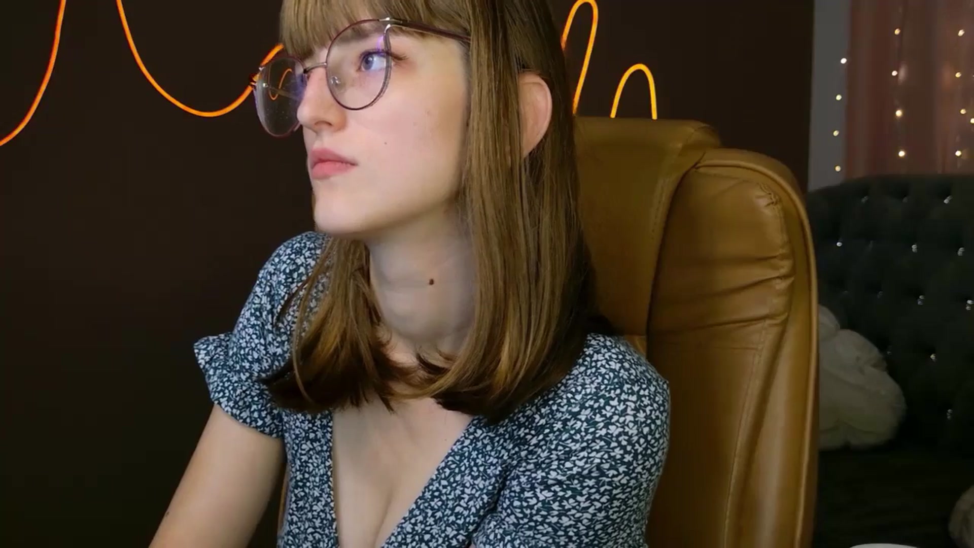 Gallery image thumbnail from EmyLure's myfreecams stream on, 09/21/2025, 17:04 image 11 of 20