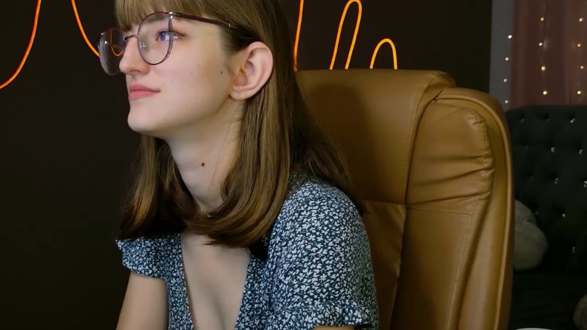Gallery image thumbnail from EmyLure's myfreecams stream on, 09/21/2025, 17:04 image 4 of 20