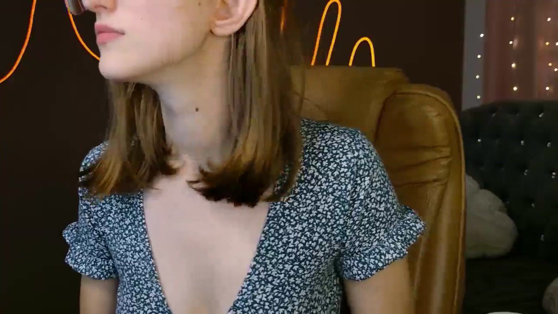 Gallery image thumbnail from EmyLure's myfreecams stream on, 09/21/2025, 17:04 image 16 of 20