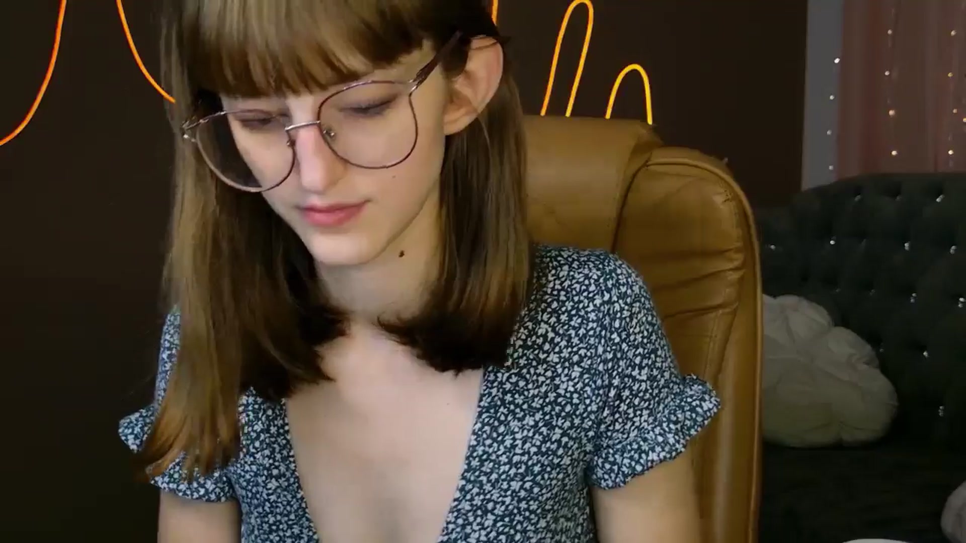 Gallery image thumbnail from EmyLure's myfreecams stream on, 09/21/2025, 17:04 image 6 of 20