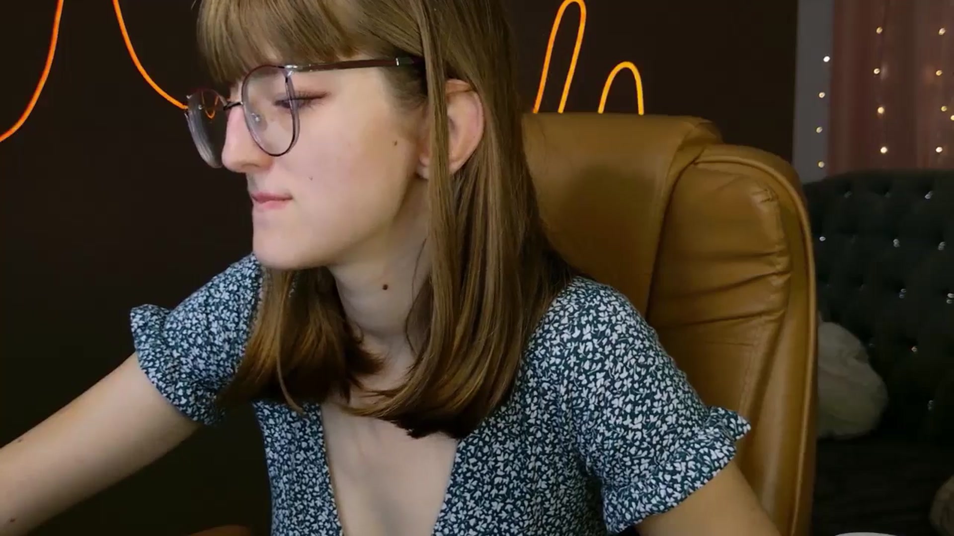 Gallery image thumbnail from EmyLure's myfreecams stream on, 09/21/2025, 17:04 image 13 of 20