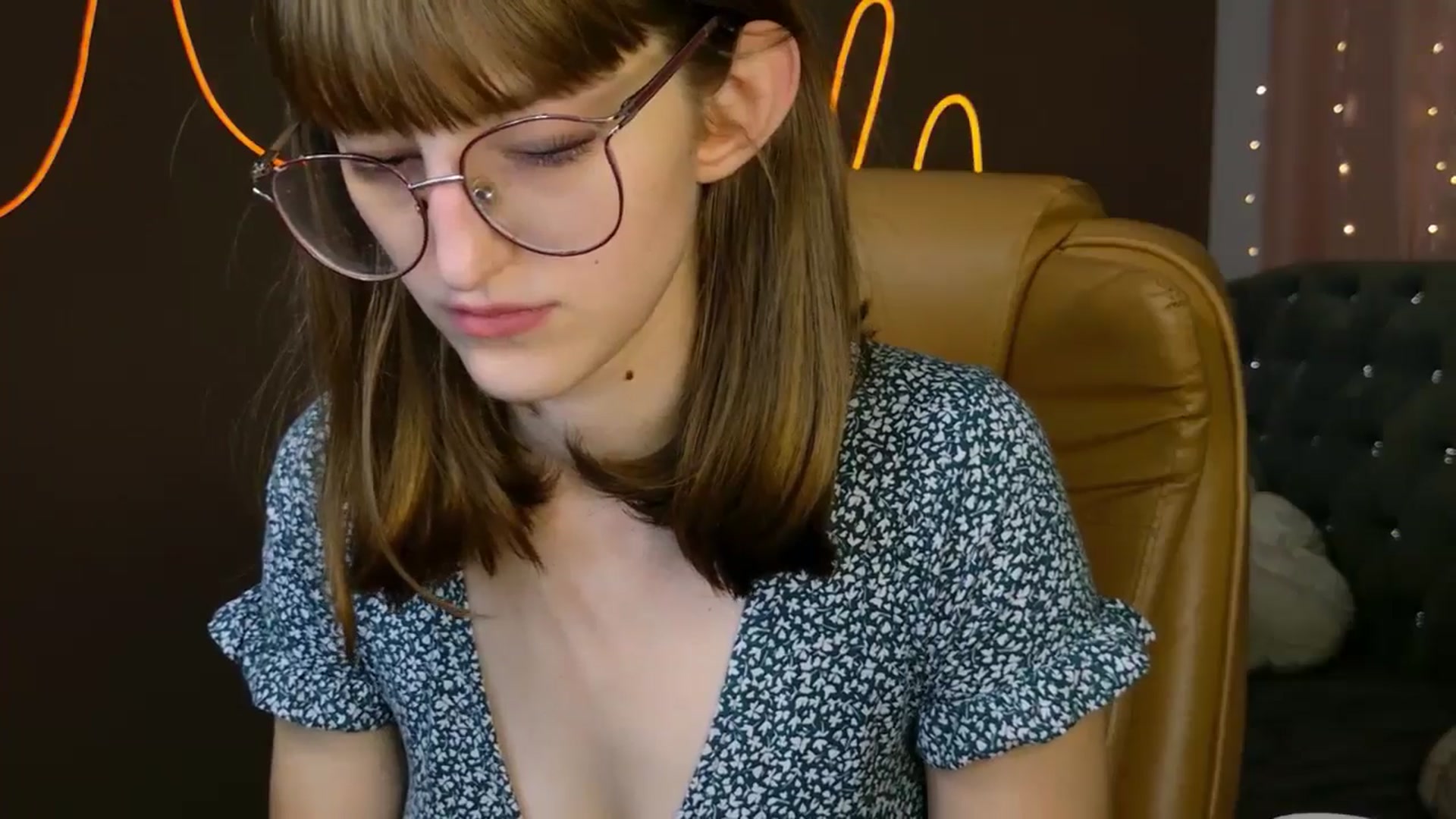 Gallery image thumbnail from EmyLure's myfreecams stream on, 09/21/2025, 17:04 image 12 of 20