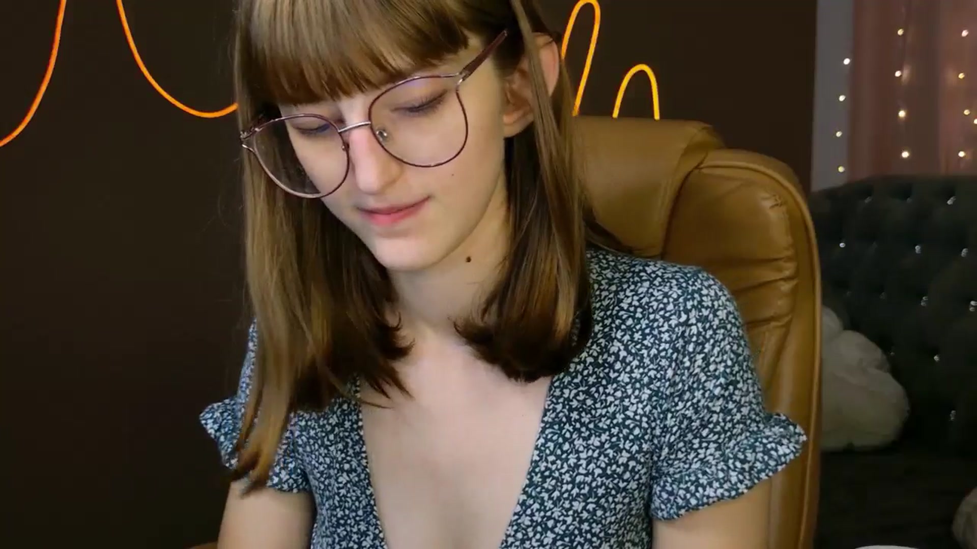 Gallery image thumbnail from EmyLure's myfreecams stream on, 09/21/2025, 17:04 image 9 of 20