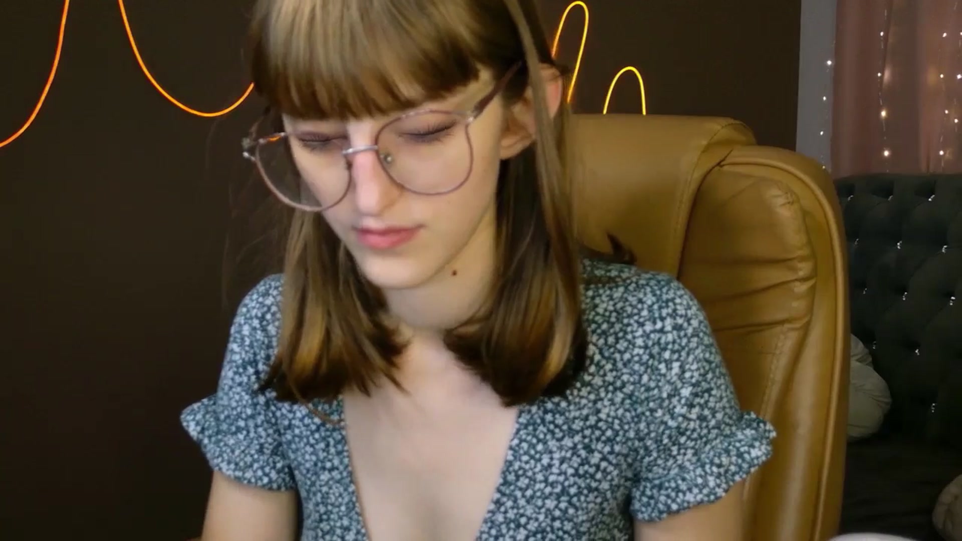 Gallery image thumbnail from EmyLure's myfreecams stream on, 09/21/2025, 17:04 image 10 of 20