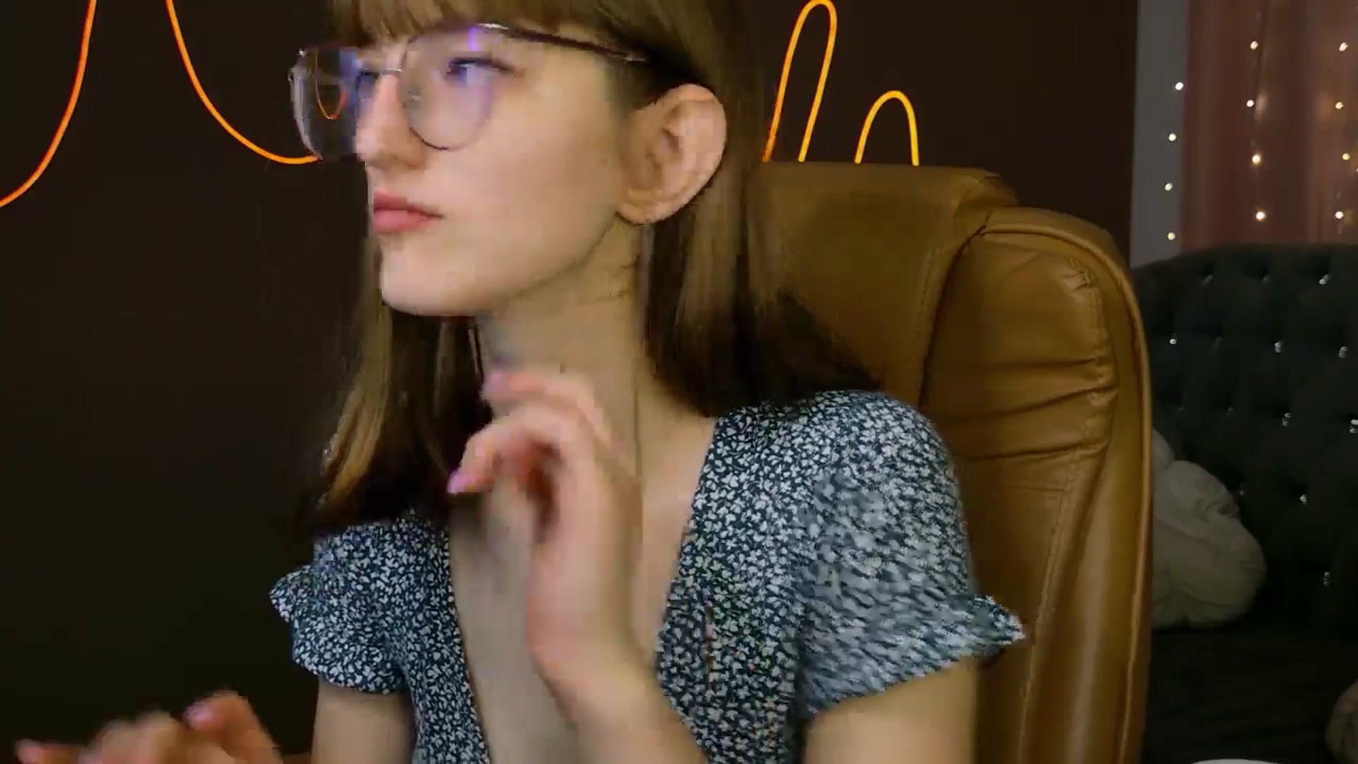Gallery image thumbnail from EmyLure's myfreecams stream on, 09/21/2025, 17:04 image 2 of 20