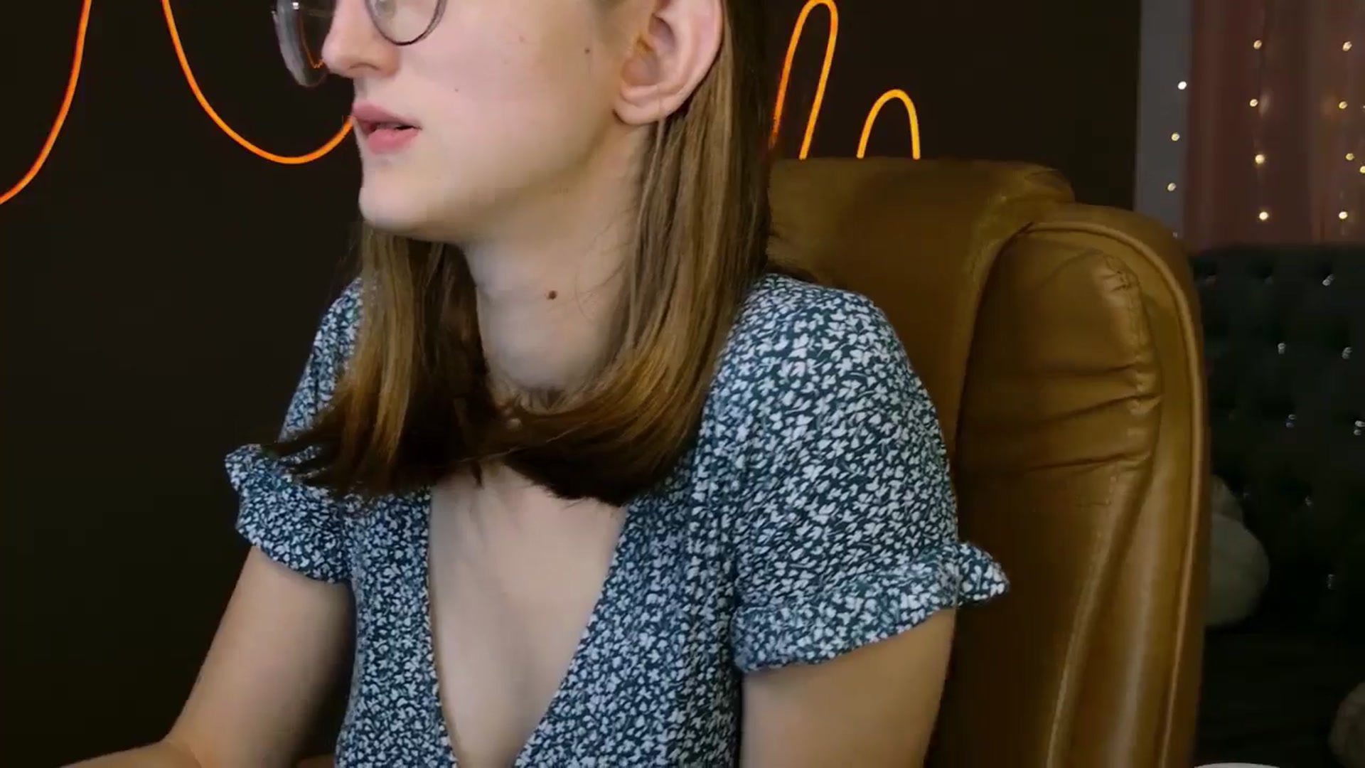 Gallery image thumbnail from EmyLure's myfreecams stream on, 09/21/2025, 17:04 image 15 of 20