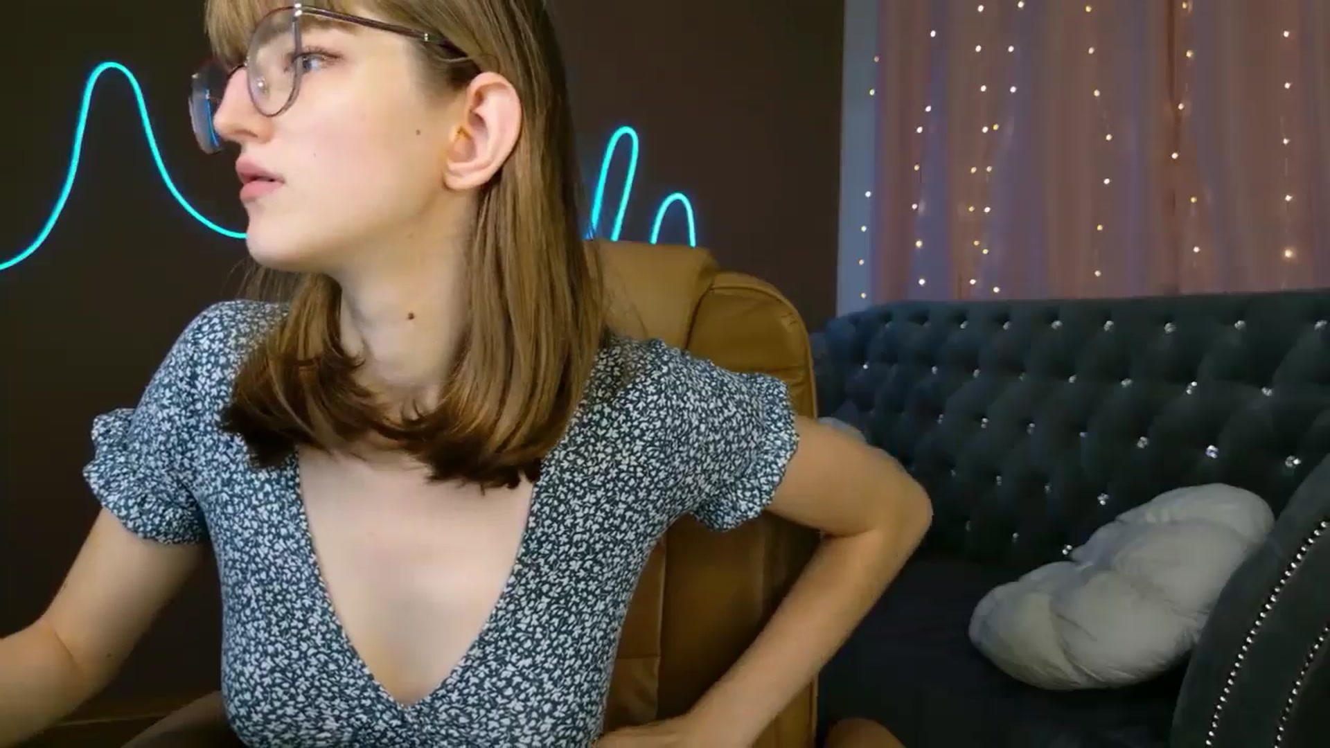 Gallery image thumbnail from EmyLure's myfreecams stream on, 09/21/2025, 17:27 image 12 of 20