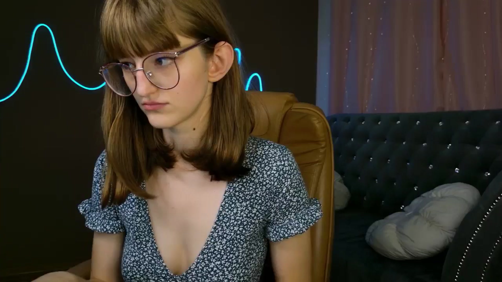 Gallery image thumbnail from EmyLure's myfreecams stream on, 09/21/2025, 17:27 image 8 of 20