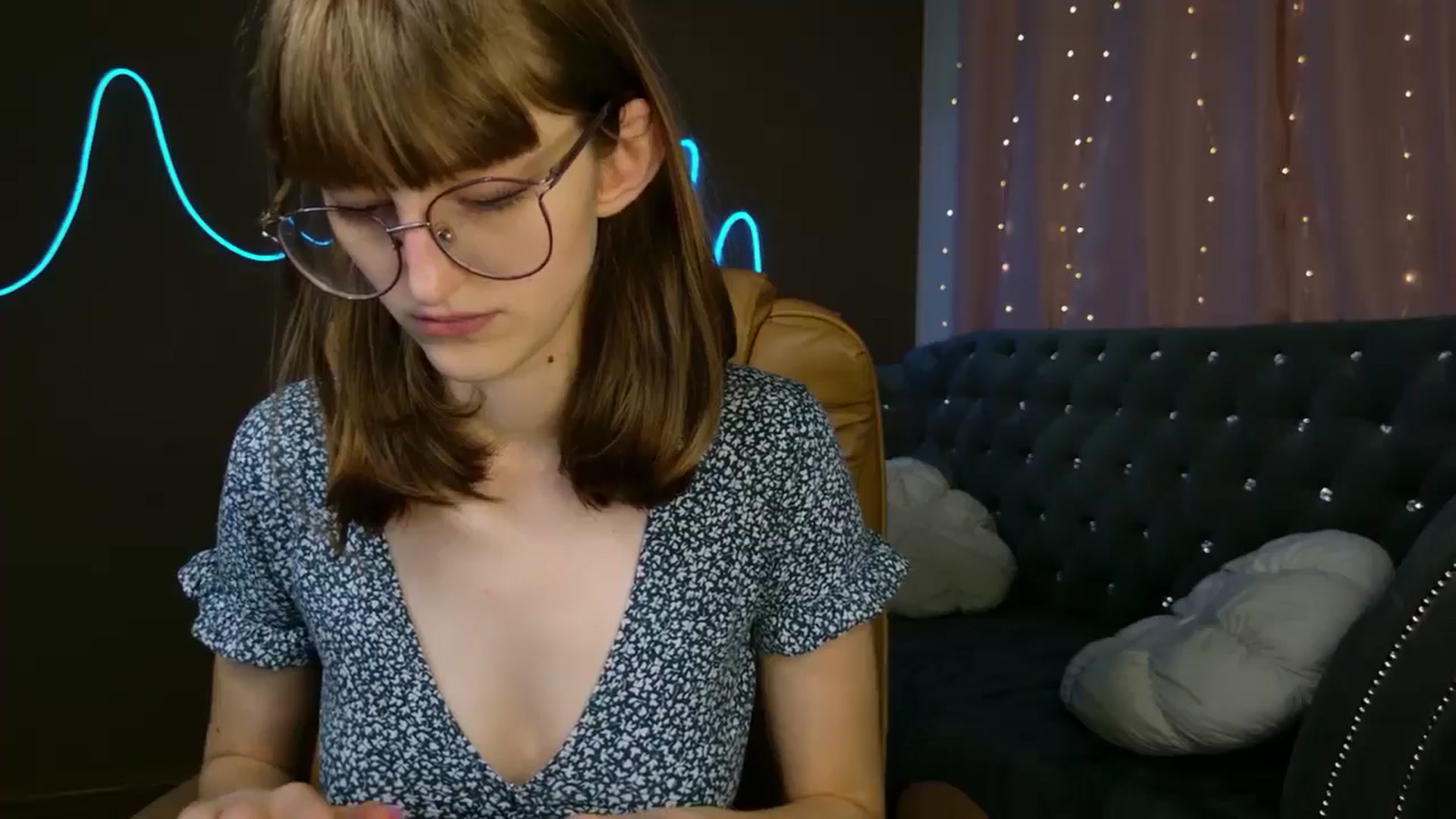 Gallery image thumbnail from EmyLure's myfreecams stream on, 09/21/2025, 17:27 image 15 of 20