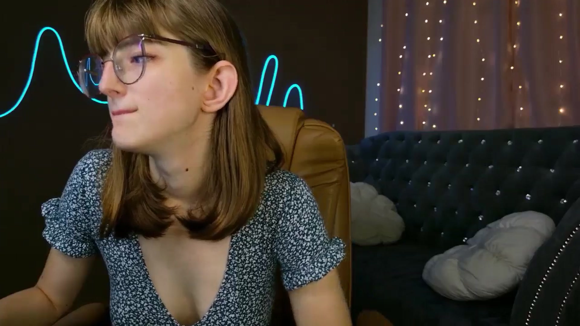 Gallery image thumbnail from EmyLure's myfreecams stream on, 09/21/2025, 17:27 image 3 of 20