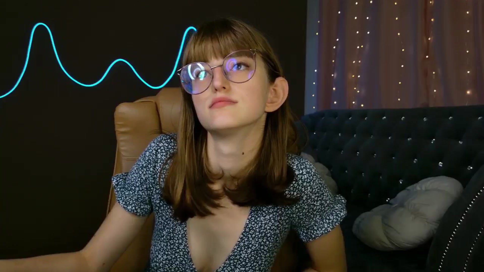 Gallery image thumbnail from EmyLure's myfreecams stream on, 09/21/2025, 17:27 image 5 of 20