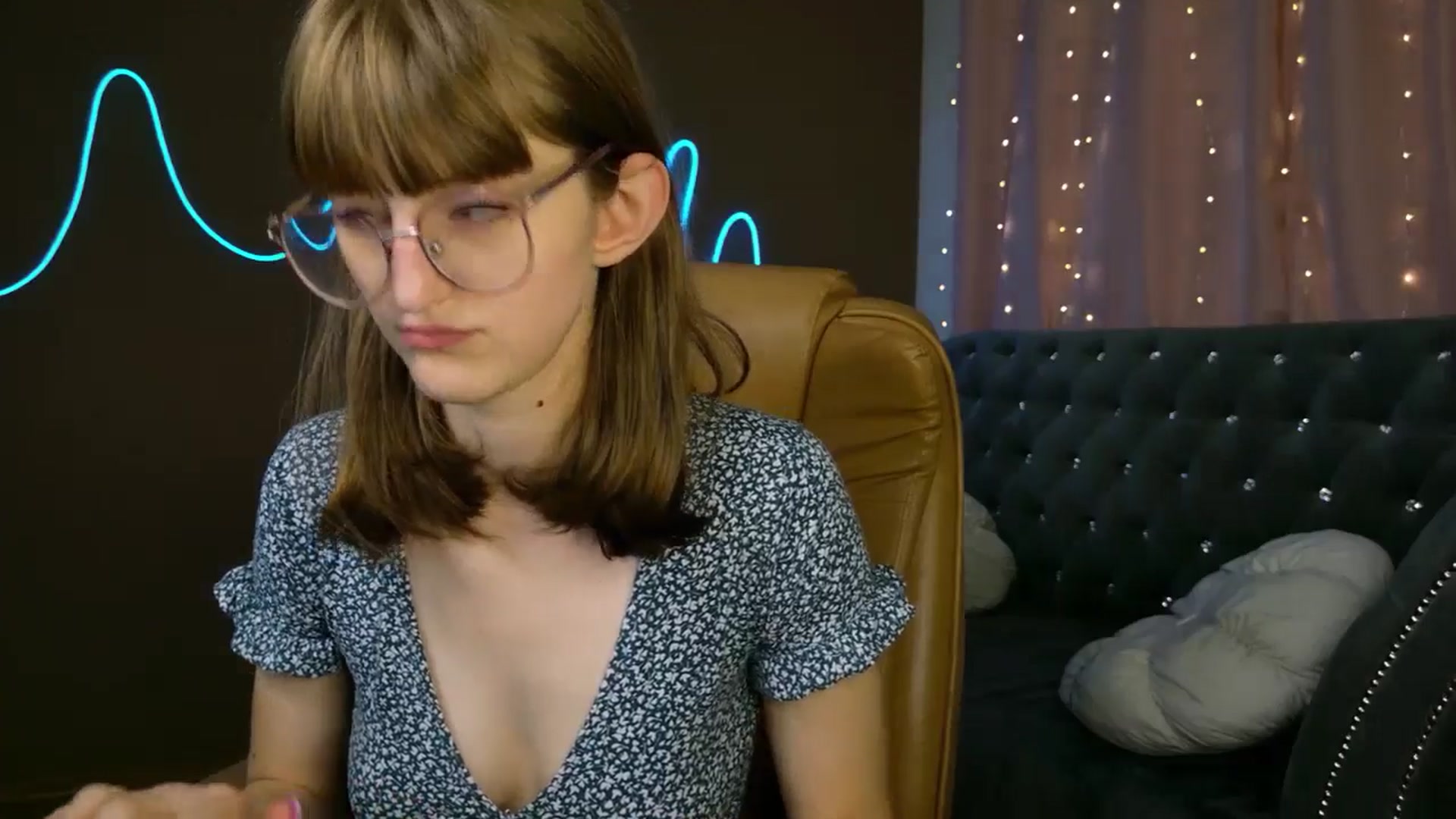 Gallery image thumbnail from EmyLure's myfreecams stream on, 09/21/2025, 17:27 image 10 of 20