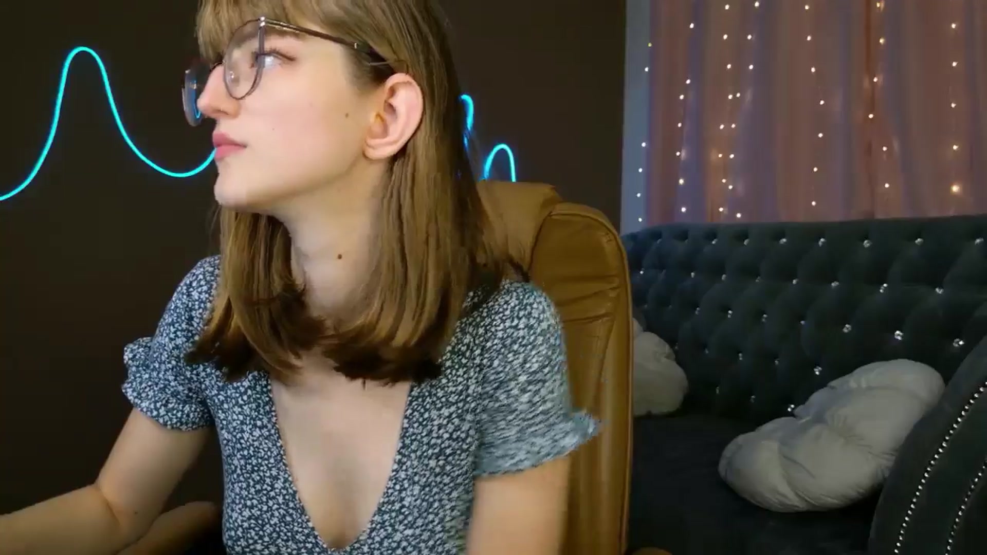 Gallery image thumbnail from EmyLure's myfreecams stream on, 09/21/2025, 17:27 image 6 of 20