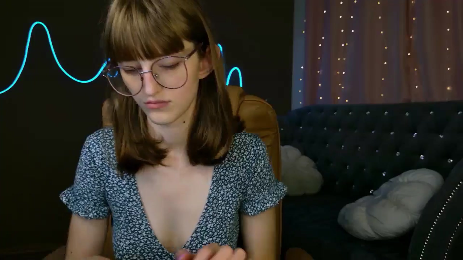 Gallery image thumbnail from EmyLure's myfreecams stream on, 09/21/2025, 17:27 image 16 of 20