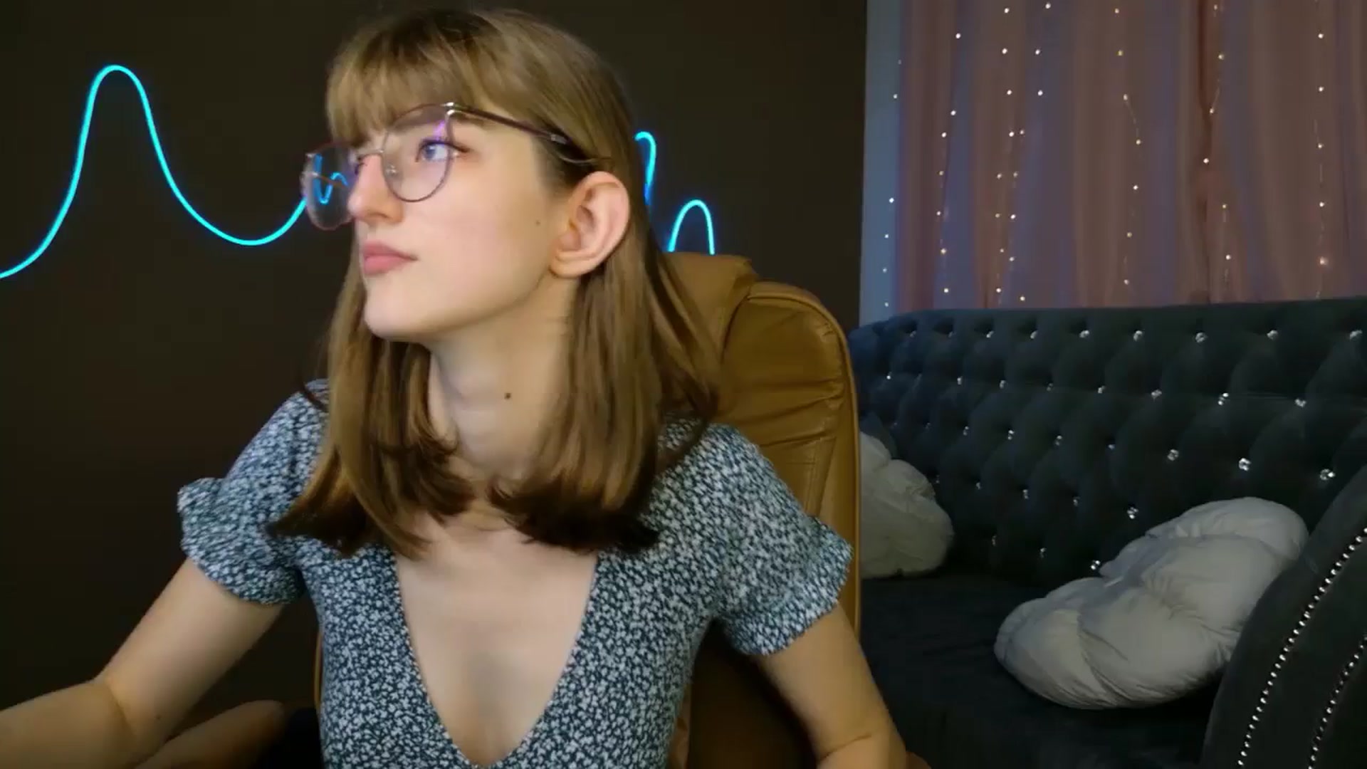 Gallery image thumbnail from EmyLure's myfreecams stream on, 09/21/2025, 17:27 image 7 of 20
