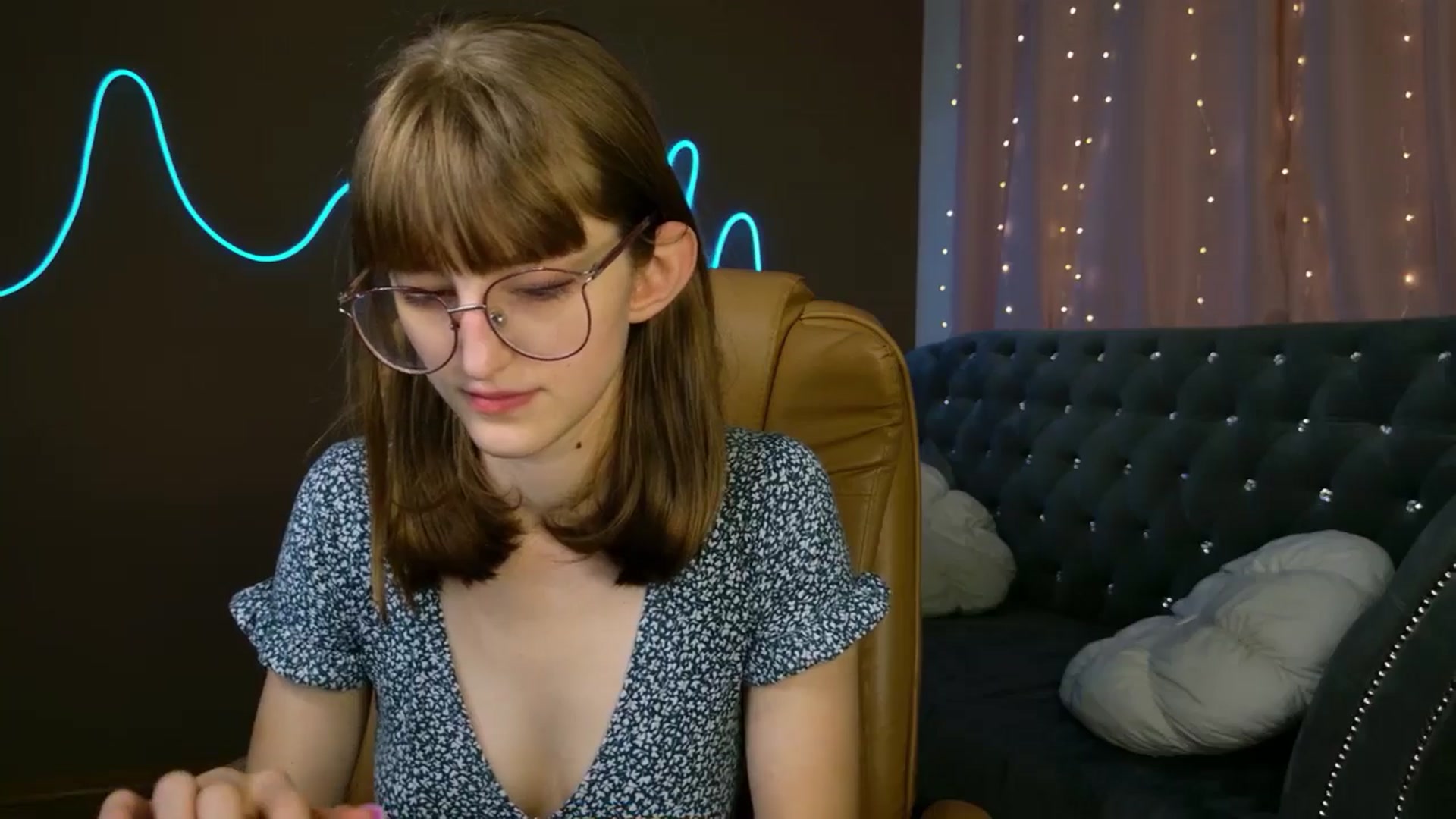 Gallery image thumbnail from EmyLure's myfreecams stream on, 09/21/2025, 17:27 image 2 of 20
