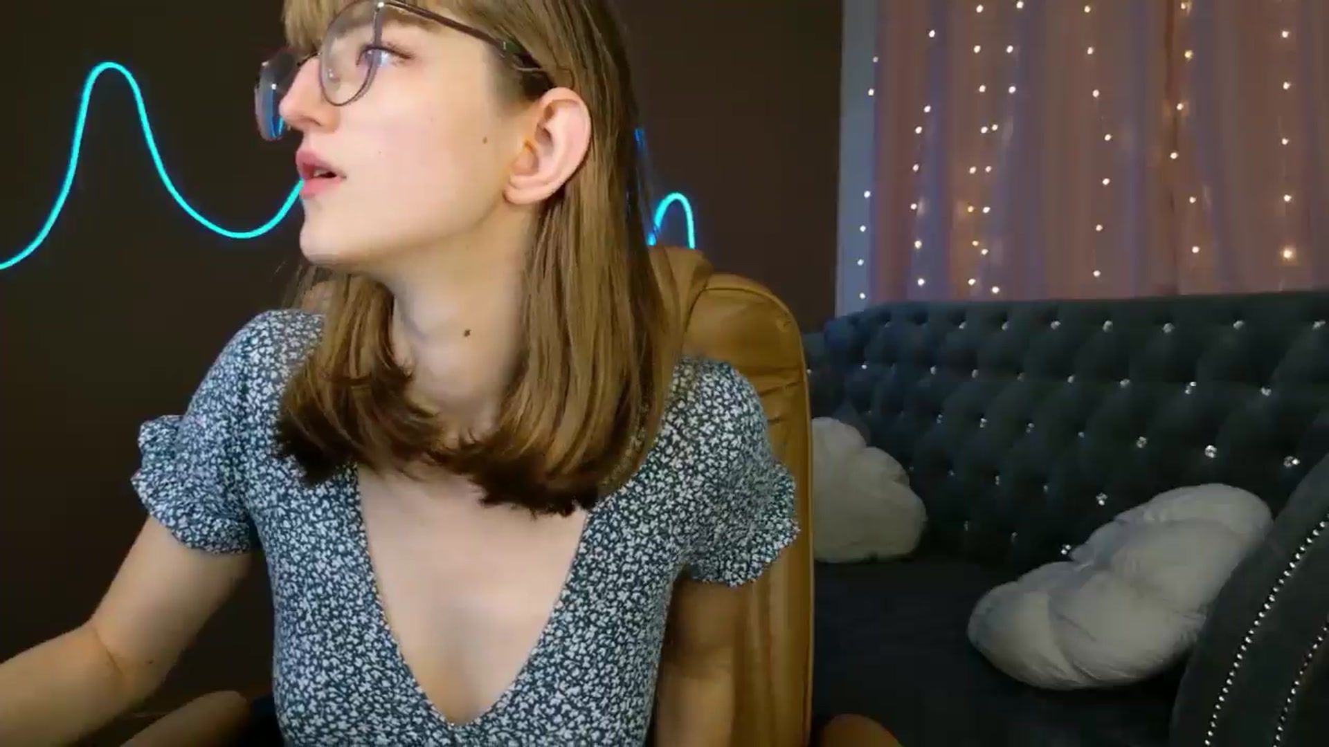 Gallery image thumbnail from EmyLure's myfreecams stream on, 09/21/2025, 17:27 image 14 of 20