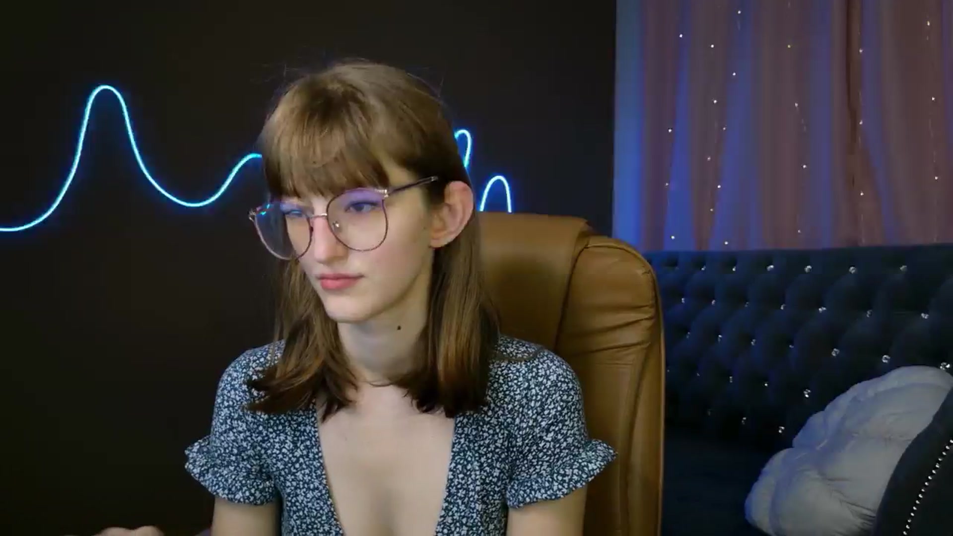 Gallery image thumbnail from EmyLure's myfreecams stream on, 09/23/2025, 16:10 image 4 of 20