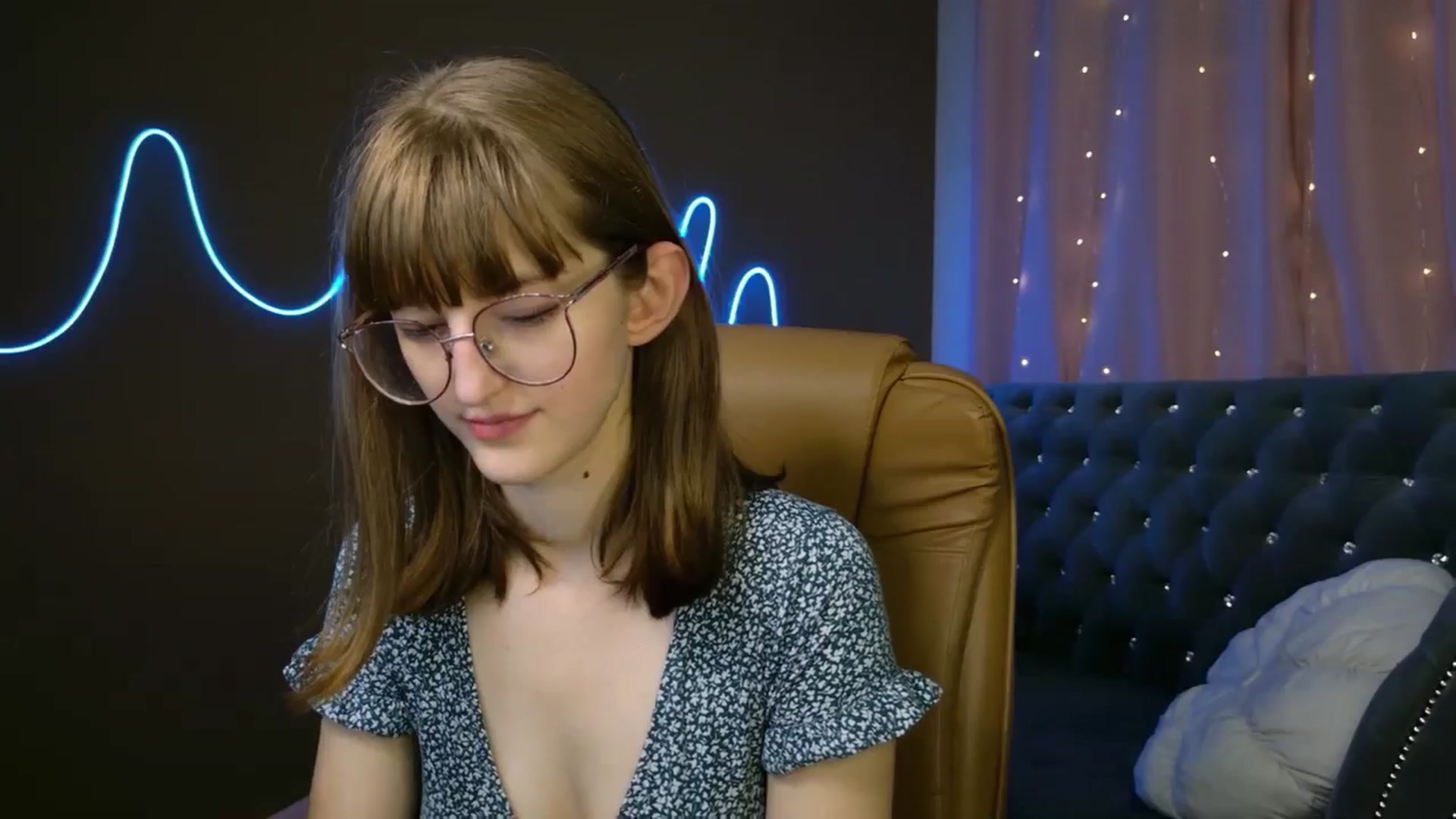 Gallery image thumbnail from EmyLure's myfreecams stream on, 09/23/2025, 16:10 image 18 of 20