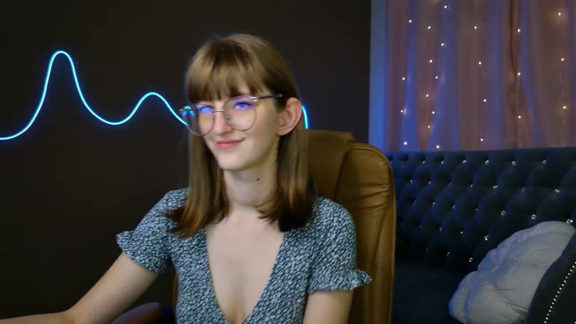 Gallery image thumbnail from EmyLure's myfreecams stream on, 09/23/2025, 16:10 image 15 of 20
