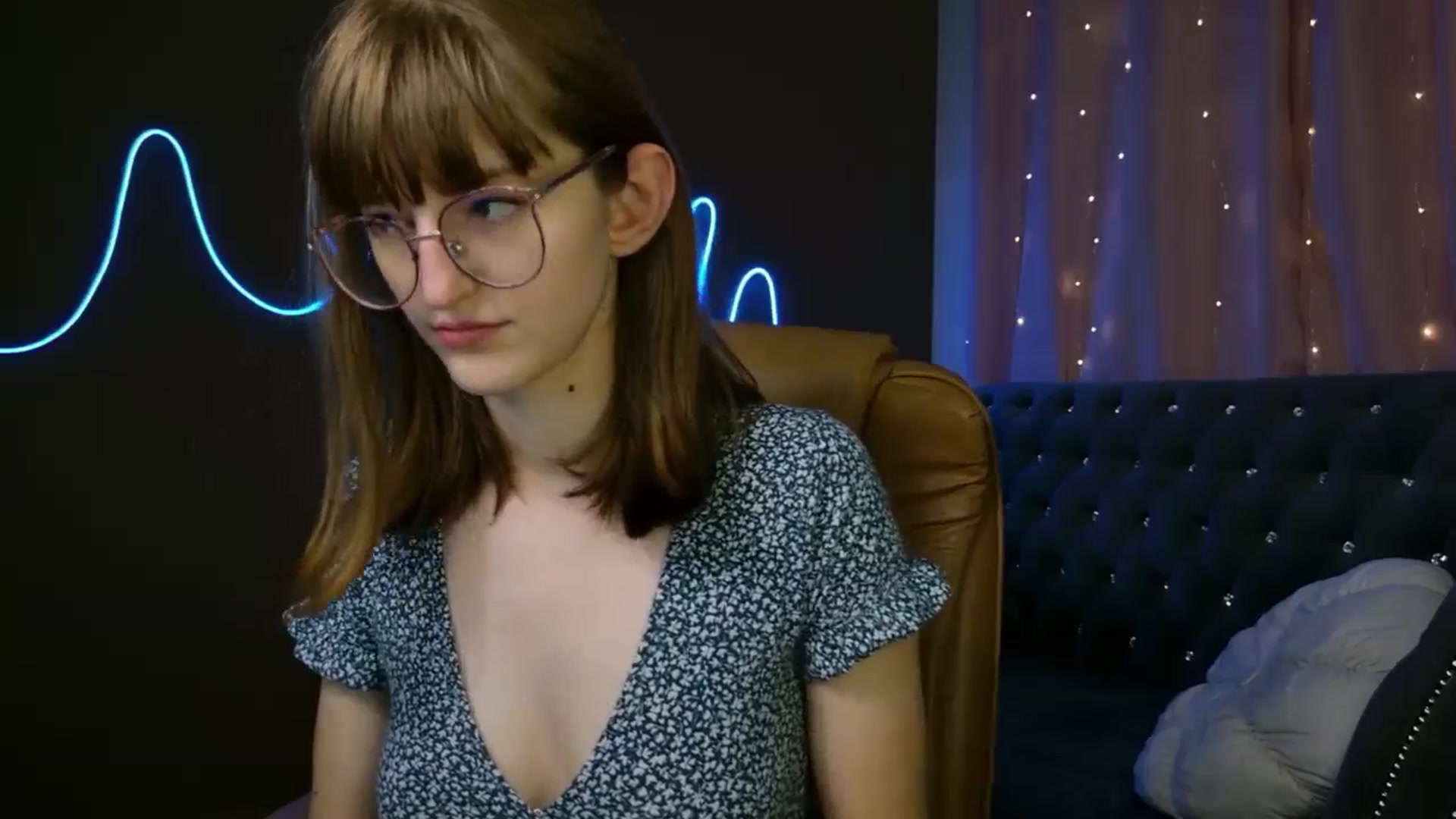 Gallery image thumbnail from EmyLure's myfreecams stream on, 09/23/2025, 16:10 image 16 of 20
