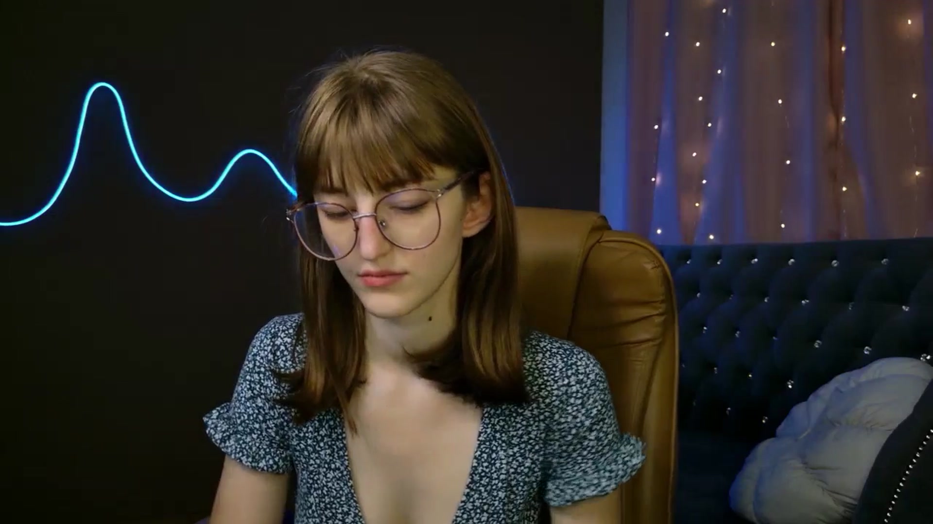 Gallery image thumbnail from EmyLure's myfreecams stream on, 09/23/2025, 16:10 image 7 of 20