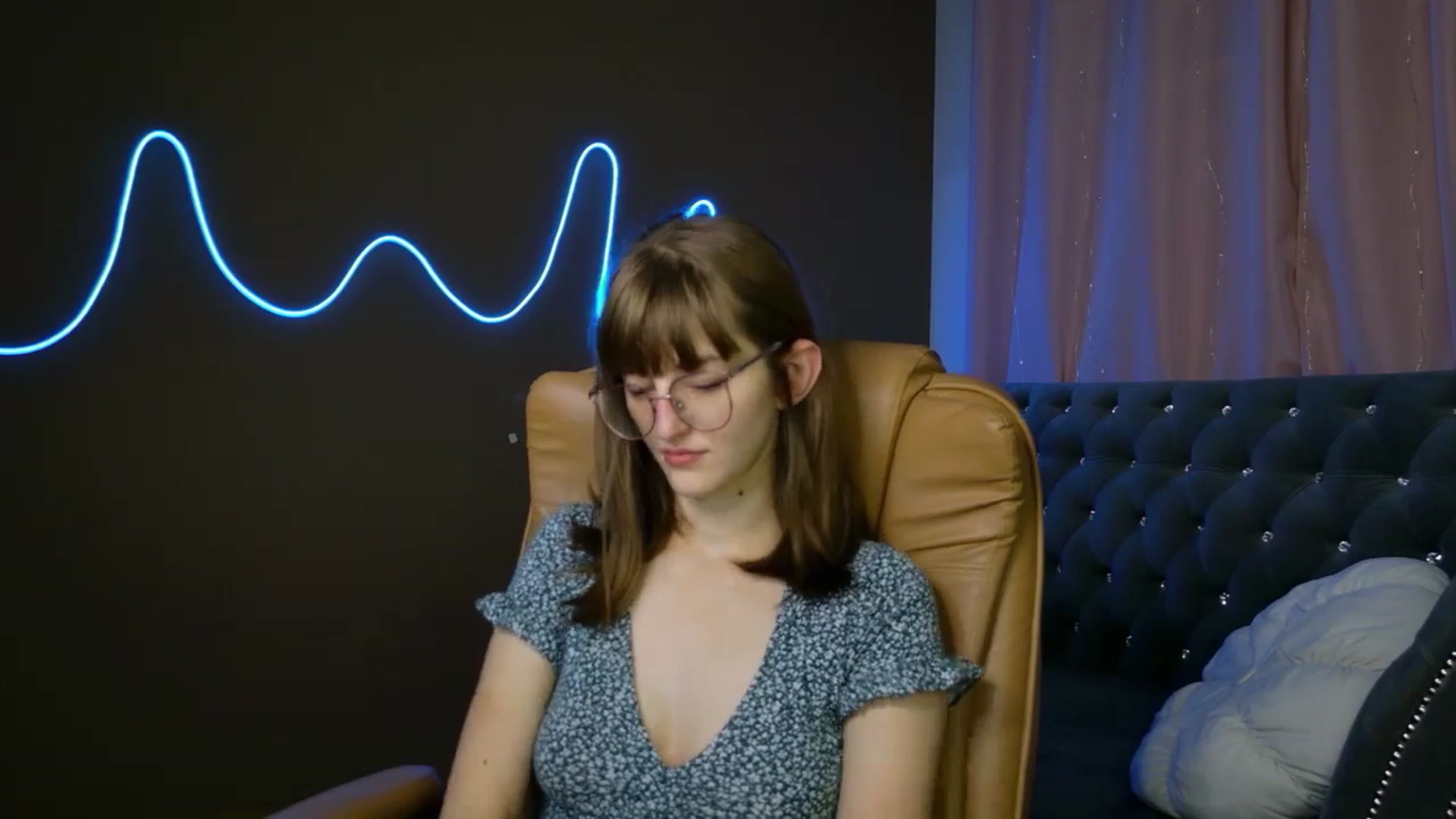 Gallery image thumbnail from EmyLure's myfreecams stream on, 09/23/2025, 16:10 image 12 of 20