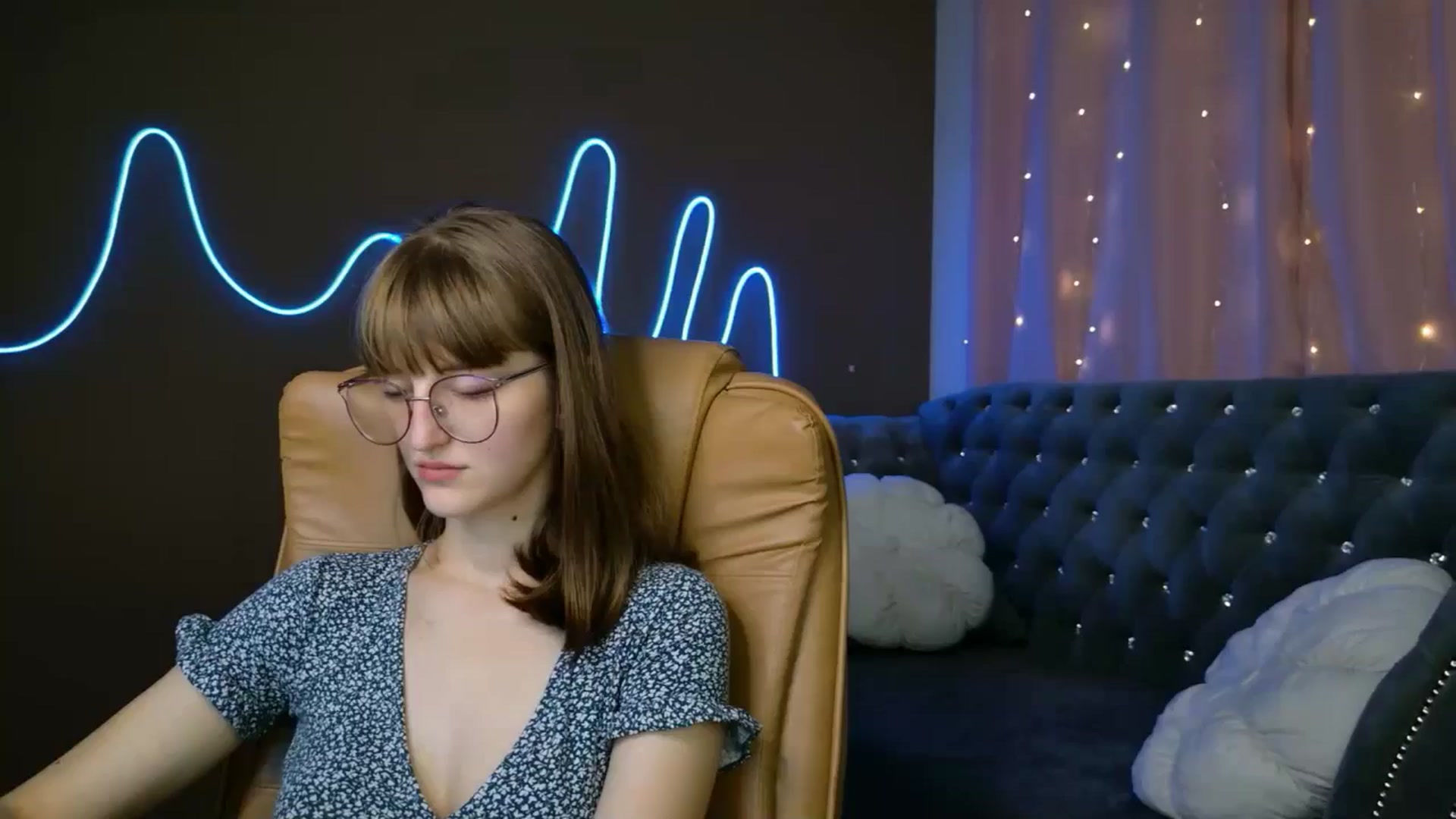 Gallery image thumbnail from EmyLure's myfreecams stream on, 09/23/2025, 16:39 image 1 of 20