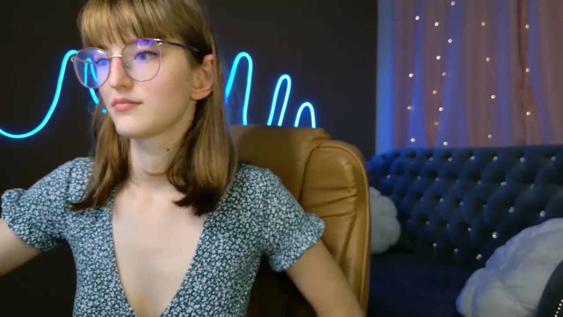 Gallery image thumbnail from EmyLure's myfreecams stream on, 09/23/2025, 16:39 image 19 of 20