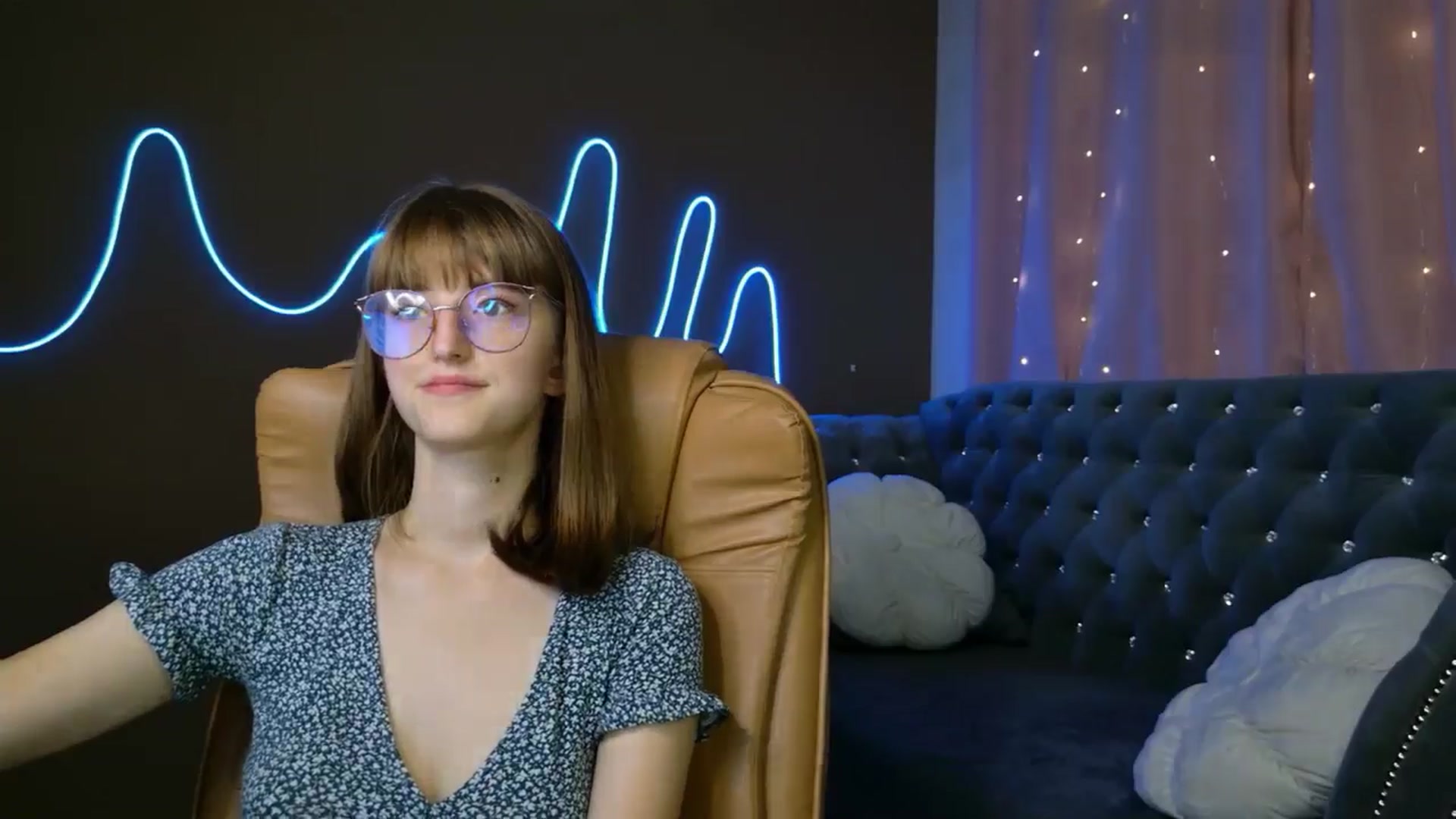 Gallery image thumbnail from EmyLure's myfreecams stream on, 09/23/2025, 16:39 image 2 of 20