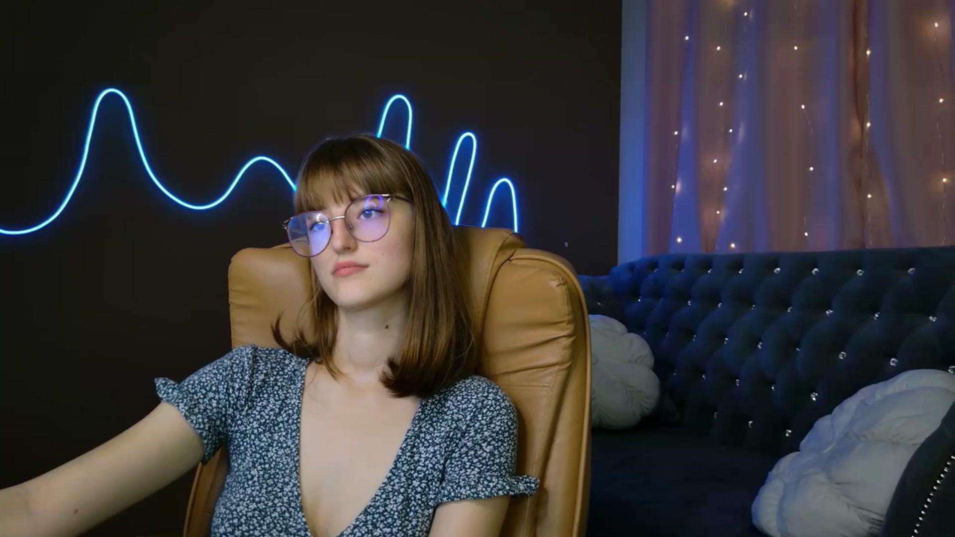 Gallery image thumbnail from EmyLure's myfreecams stream on, 09/23/2025, 16:39 image 5 of 20