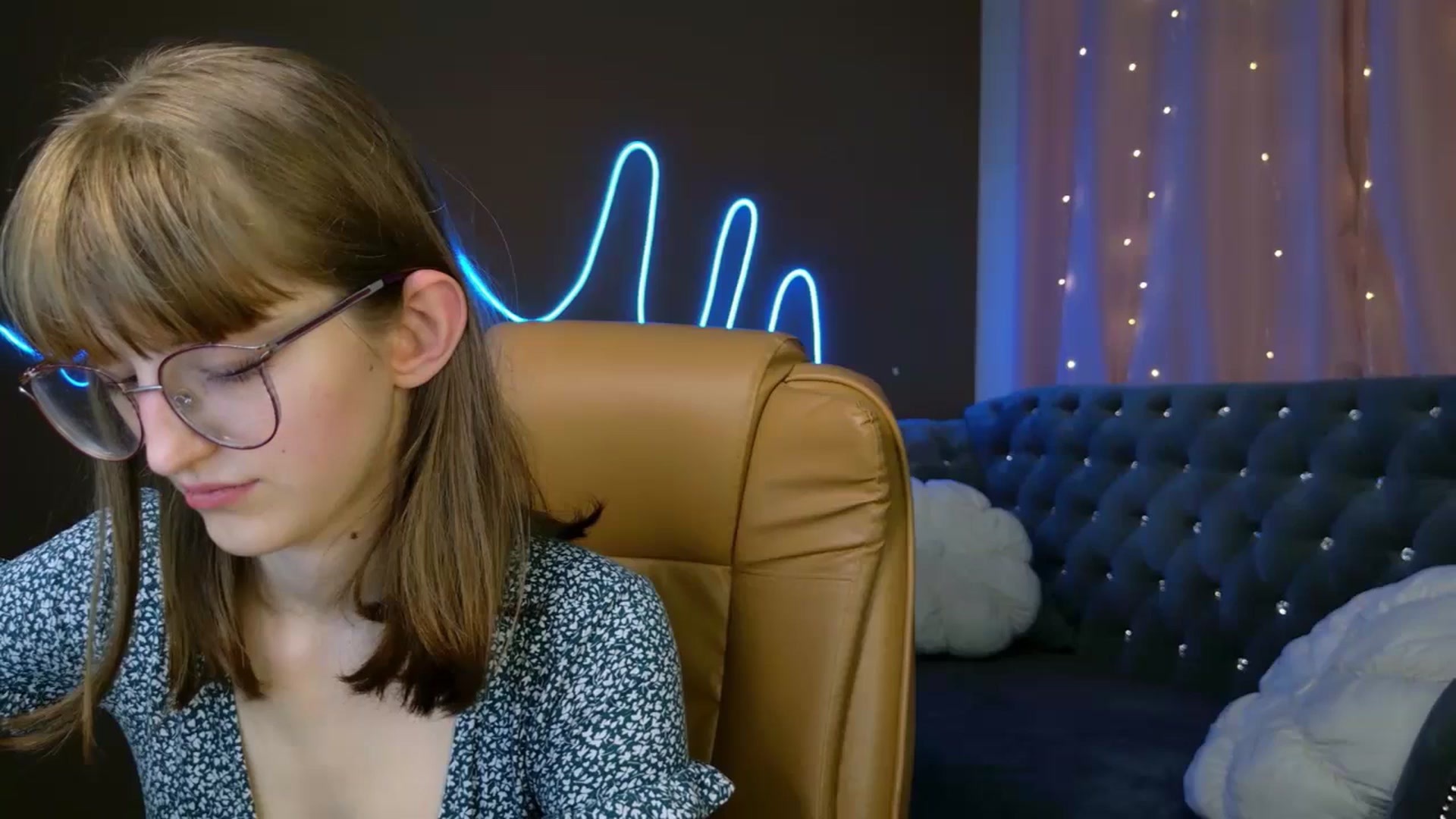 Gallery image thumbnail from EmyLure's myfreecams stream on, 09/23/2025, 16:39 image 15 of 20