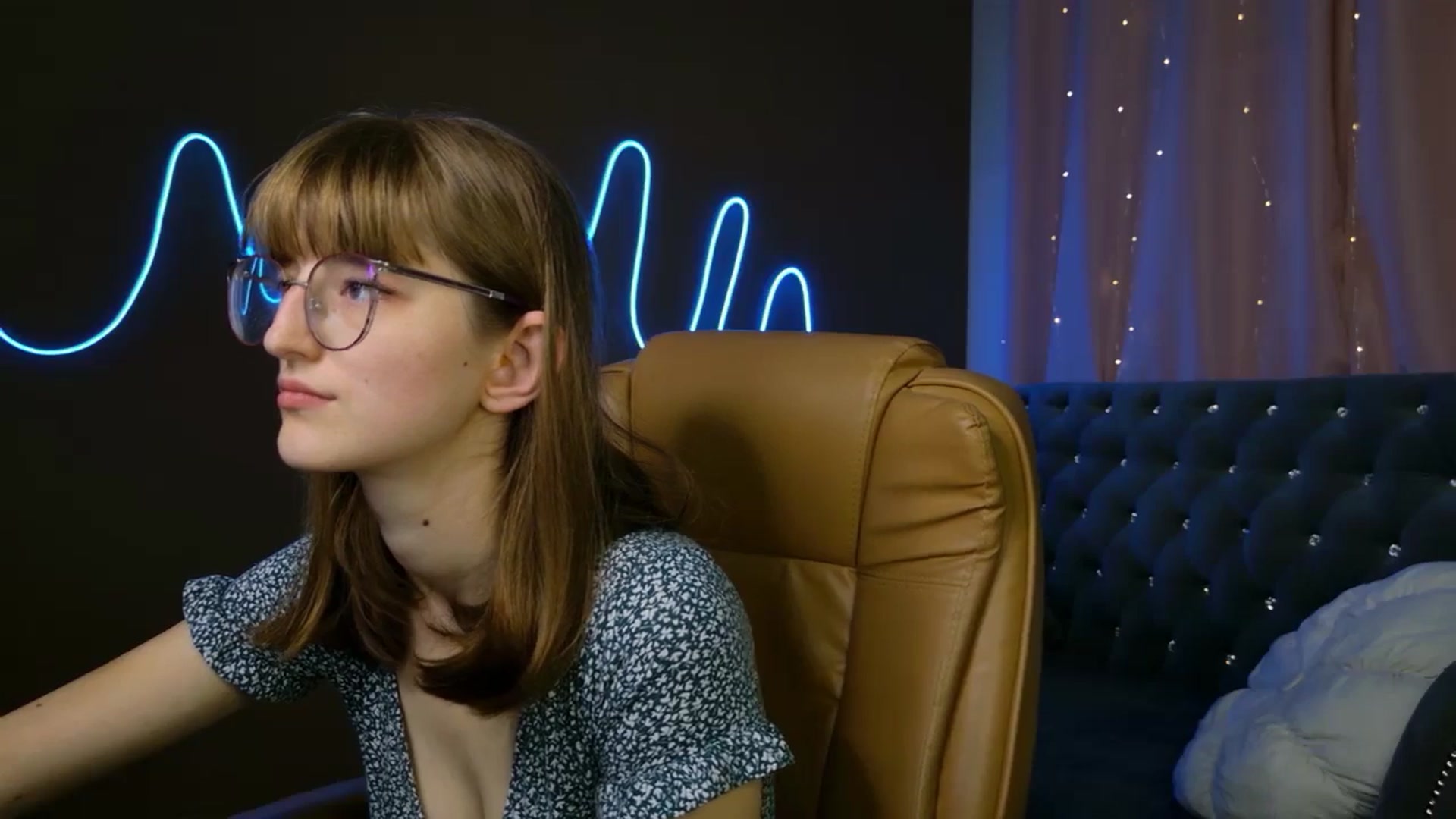 Gallery image thumbnail from EmyLure's myfreecams stream on, 09/23/2025, 17:11 image 3 of 20